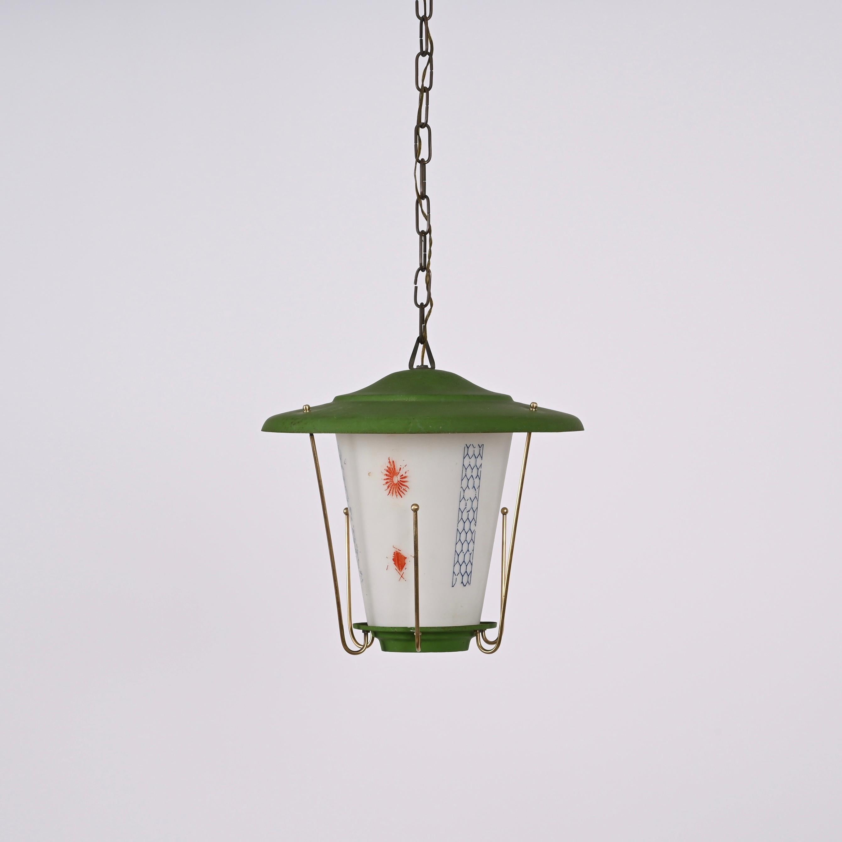 Lanterne italienne ronde du milieu du siècle en verre opalin et laiton, années 1950 en vente 9