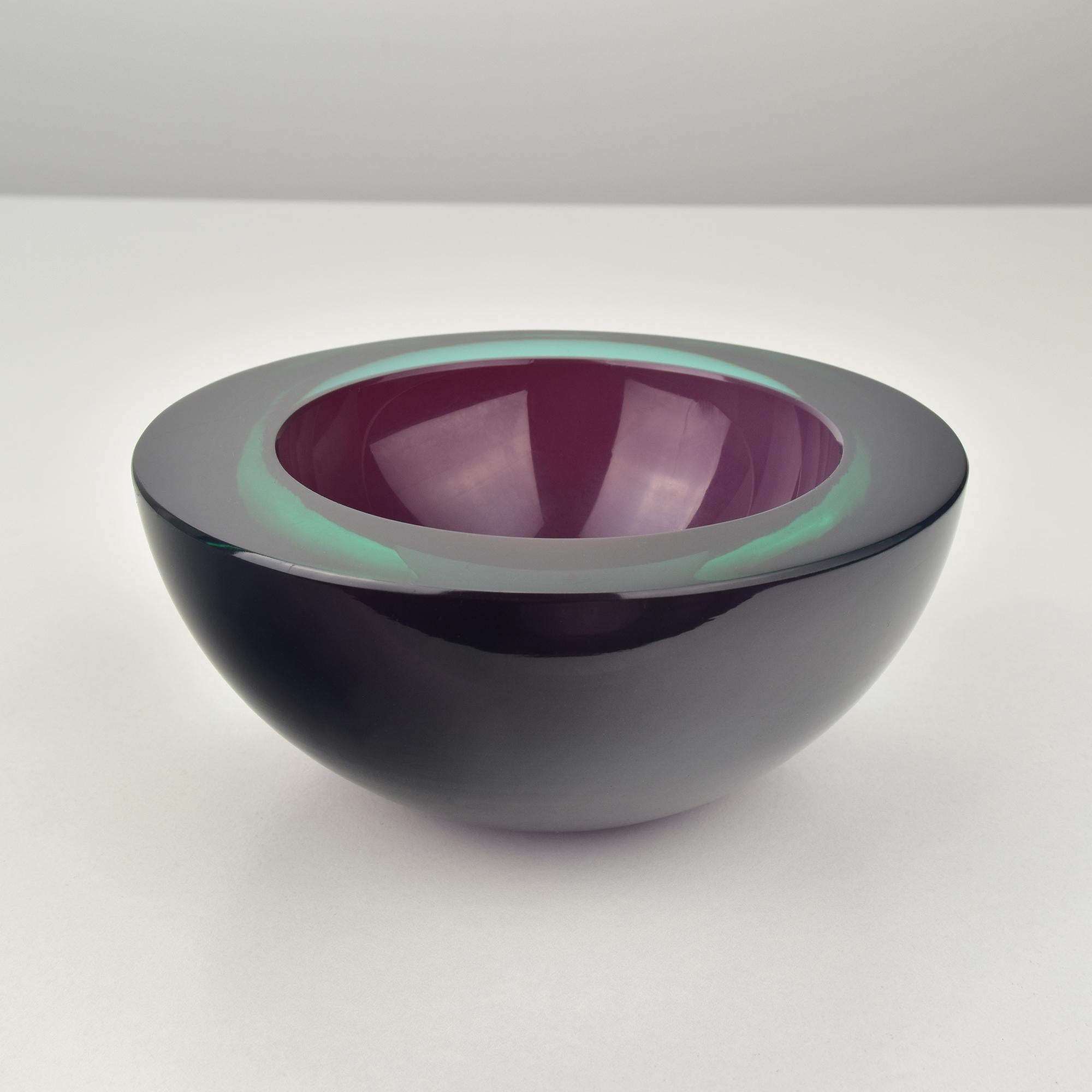 Milieu du XXe siècle Bol italien Sommerso en verre d'art de Murano, années 1960 en vente