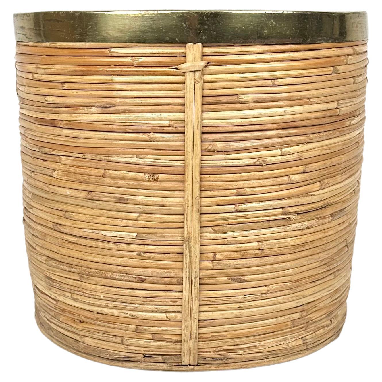 Mid-Century Round Rattan and Brass Basket or Planter, Italy, 1970s In Good Condition For Sale In Rome, IT