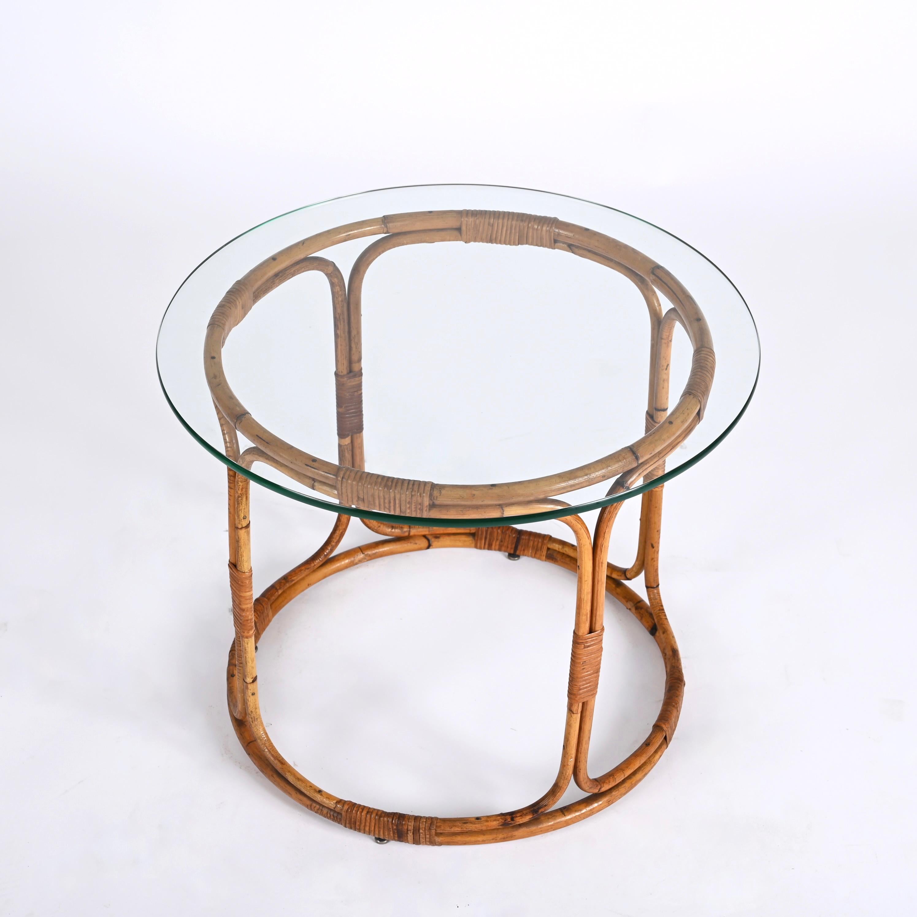 Midcentury Round Rattan, Bamboo Italian Coffee Table with Glass Shelf, 1960s In Good Condition For Sale In Roma, IT