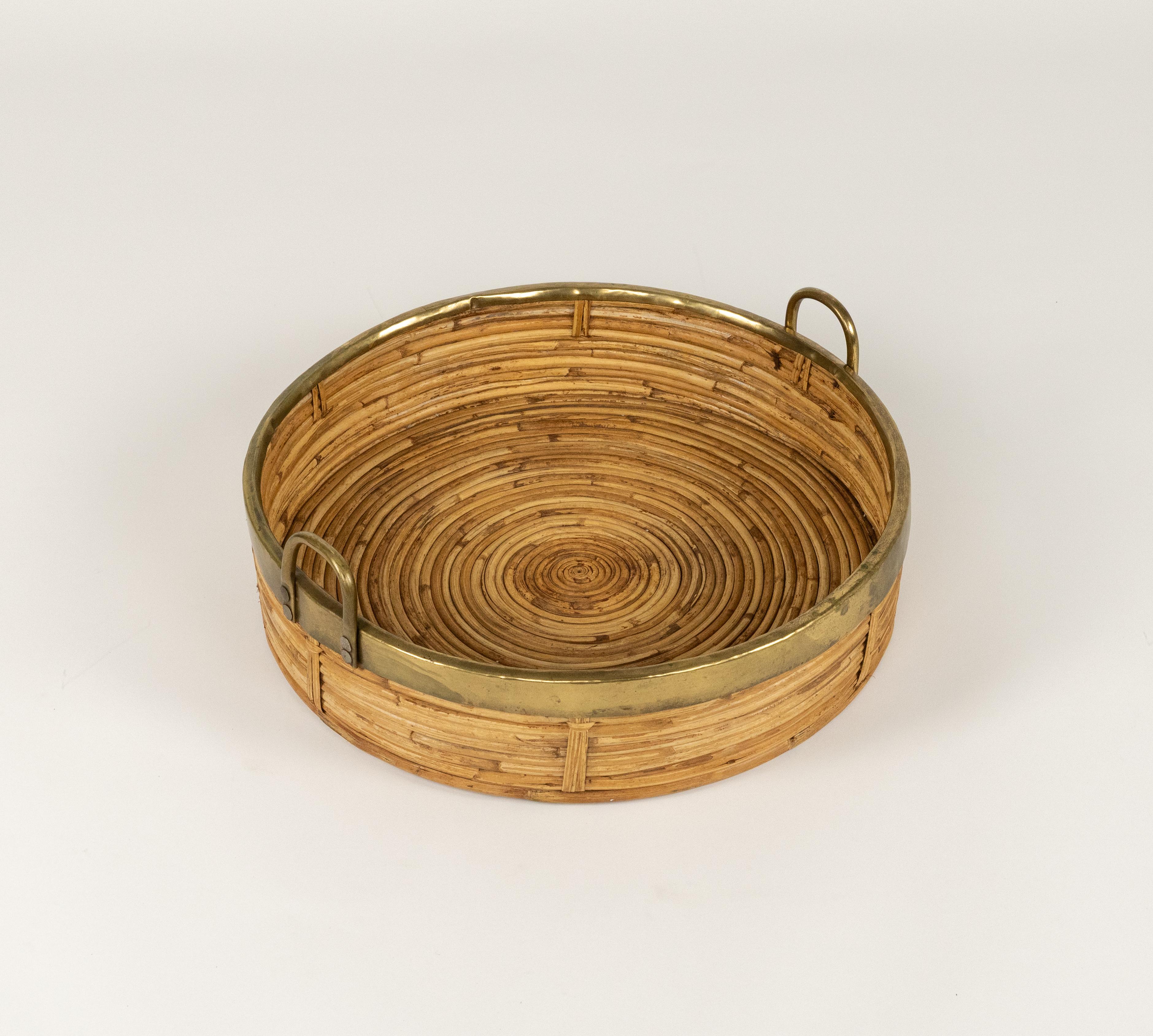 Rundes Serviertablett aus Bambus, Rattan und Messing aus der Mitte des Jahrhunderts, Italien 1970er (Italienisch) im Angebot