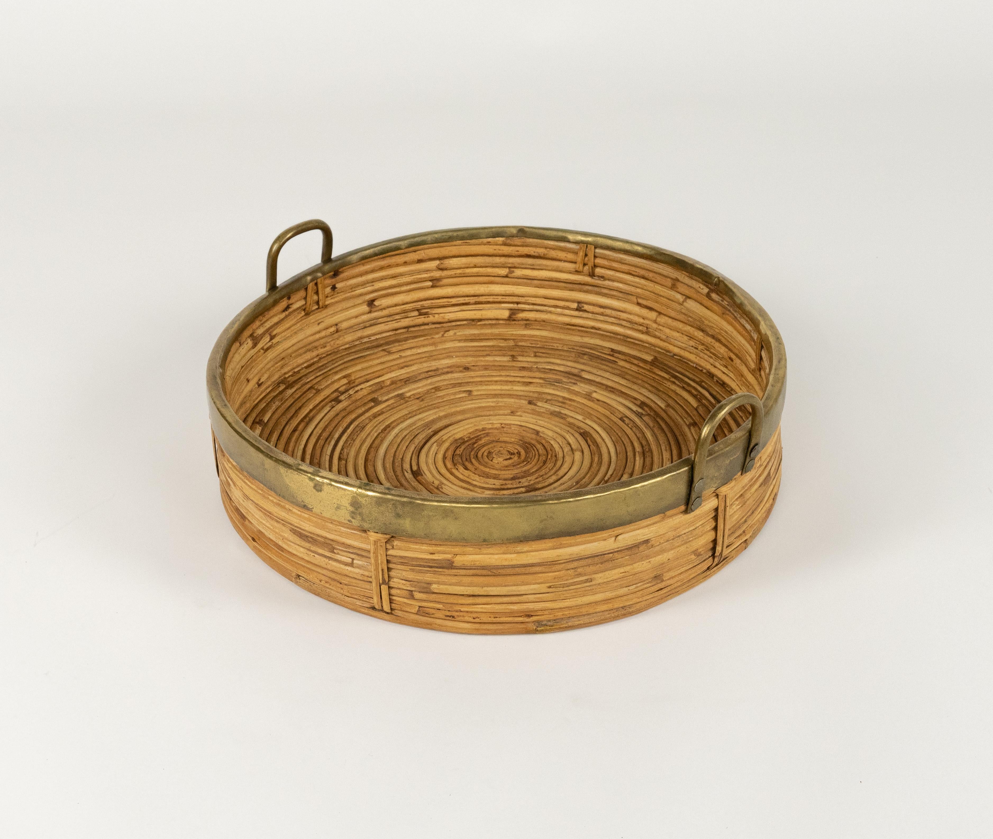 Rundes Serviertablett aus Bambus, Rattan und Messing aus der Mitte des Jahrhunderts, Italien 1970er im Zustand „Gut“ im Angebot in Rome, IT