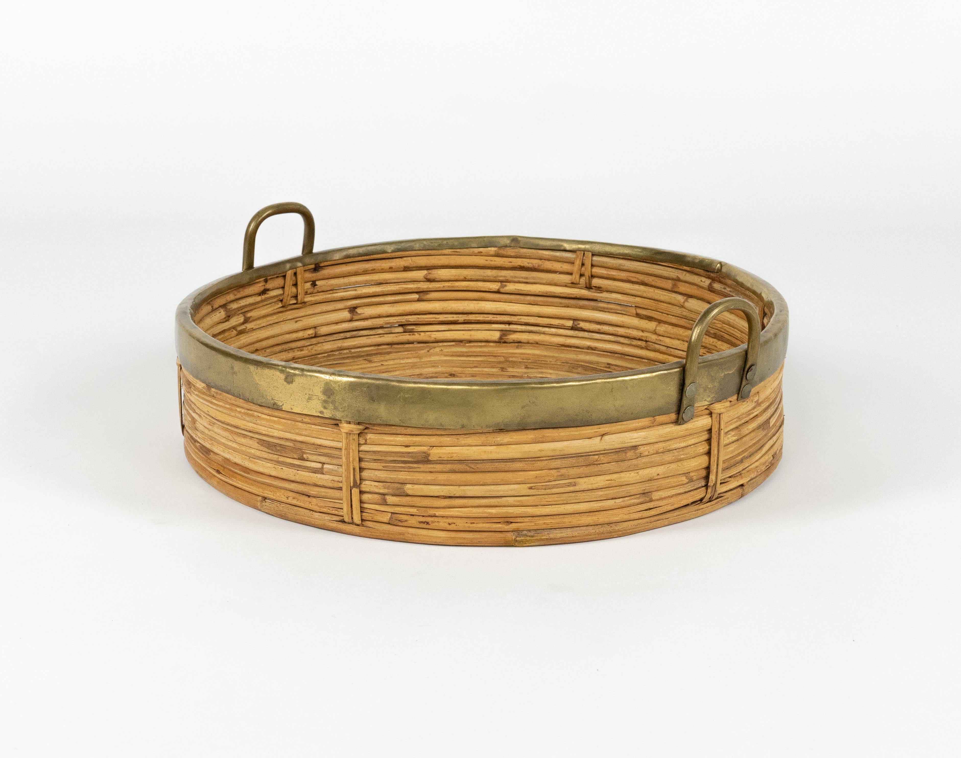 Rundes Serviertablett aus Bambus, Rattan und Messing aus der Mitte des Jahrhunderts, Italien 1970er (Ende des 20. Jahrhunderts) im Angebot