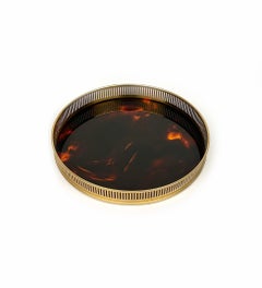 Midcentury Round Serving Tray in Tortoiseshell Lucite and Brass, Italy 1970s
