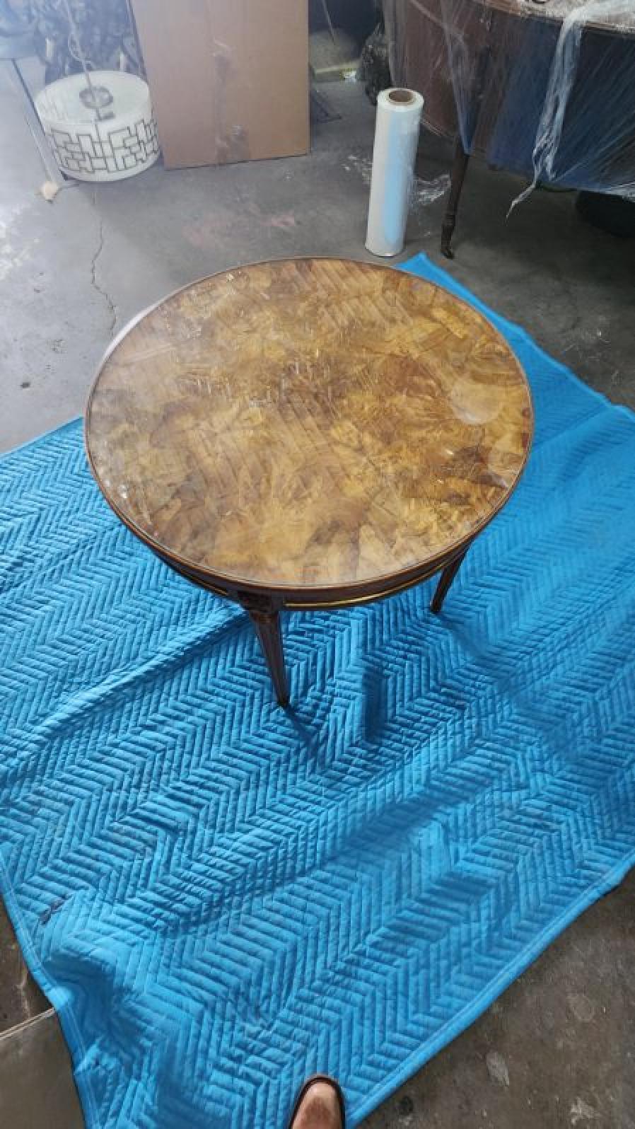 Louis XV Table d'appoint ronde du milieu du siècle par Don Ruseau en vente