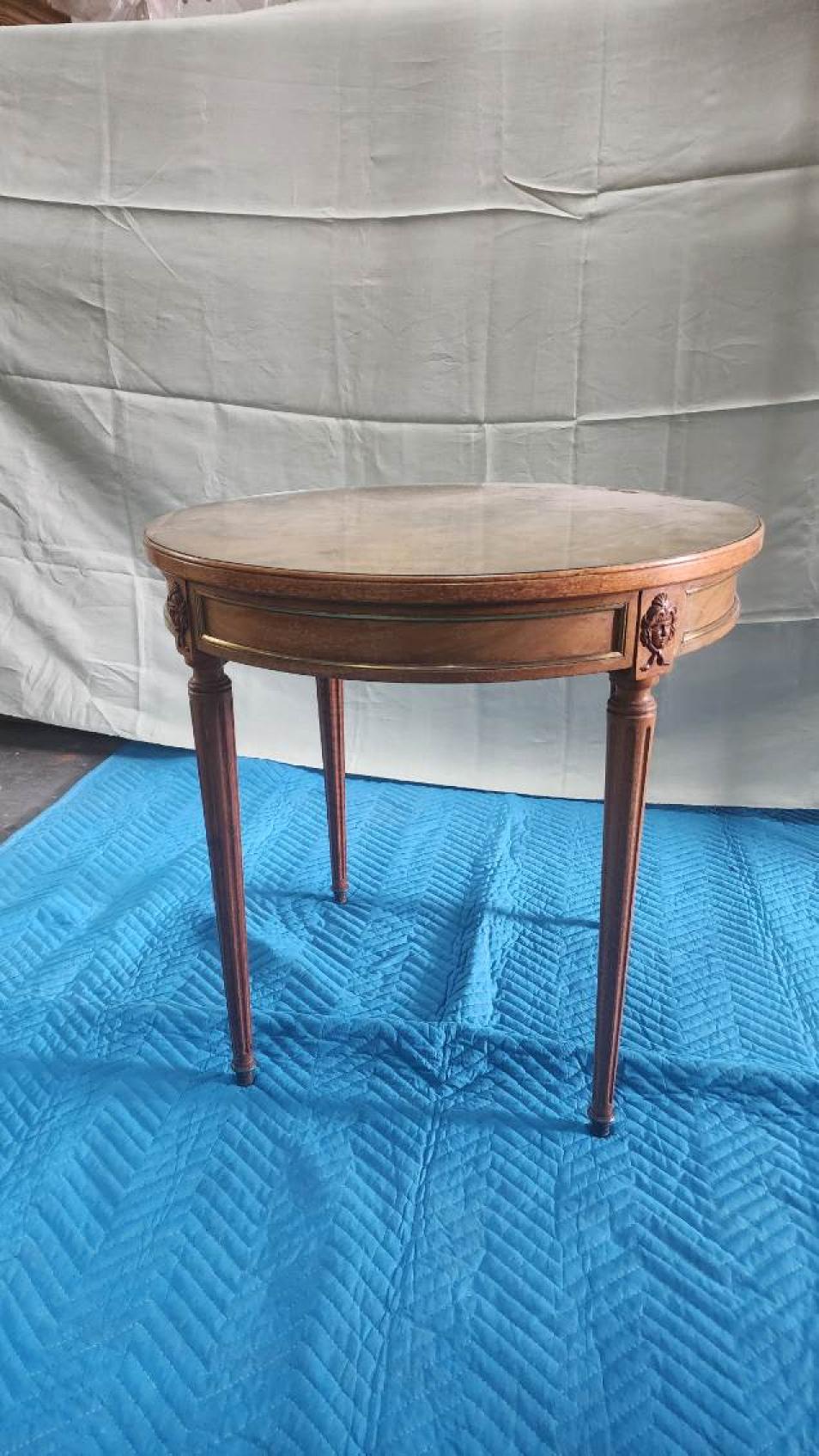 Table d'appoint ronde du milieu du siècle par Don Ruseau en vente 1