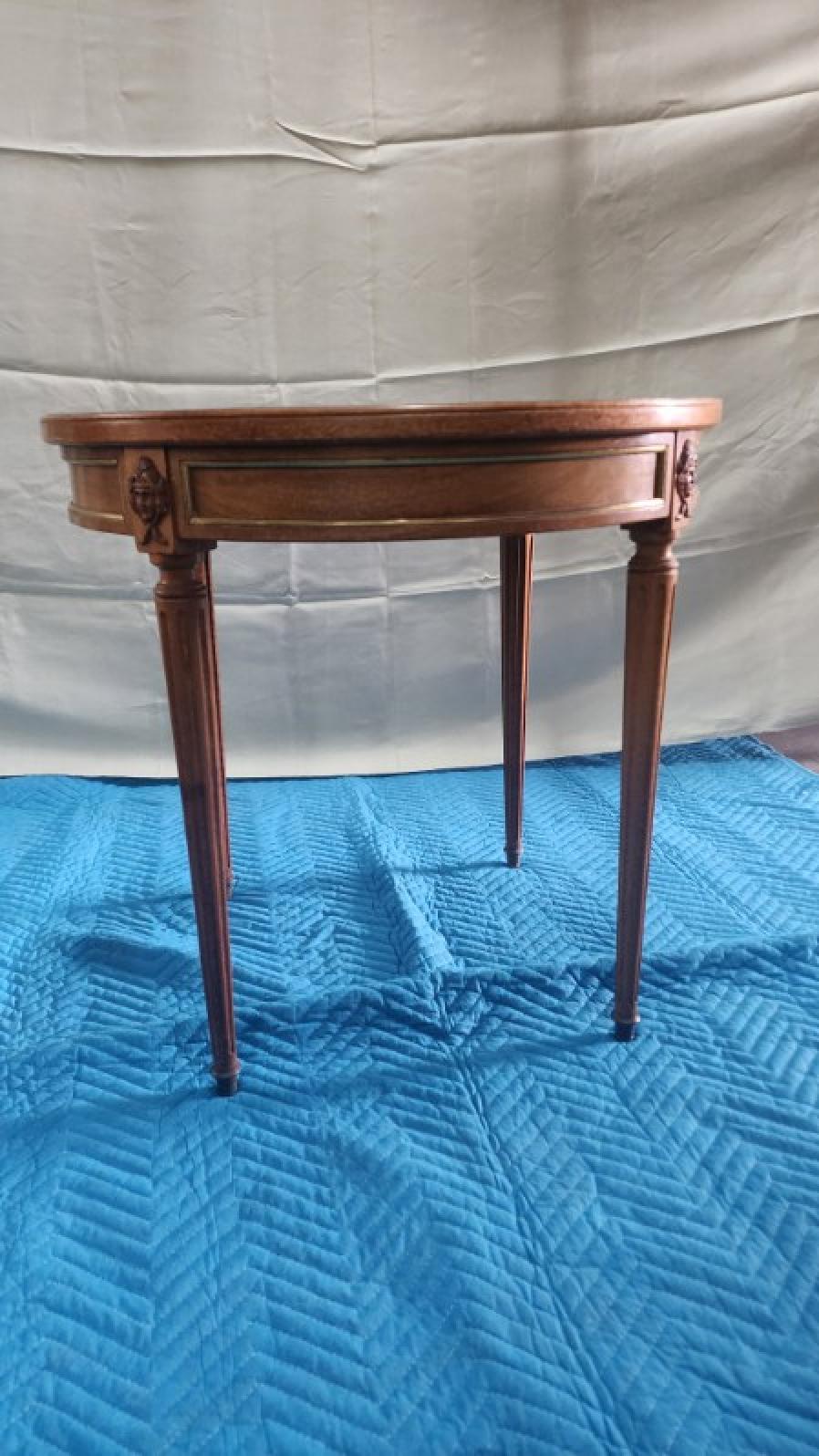 Table d'appoint ronde du milieu du siècle par Don Ruseau en vente 2