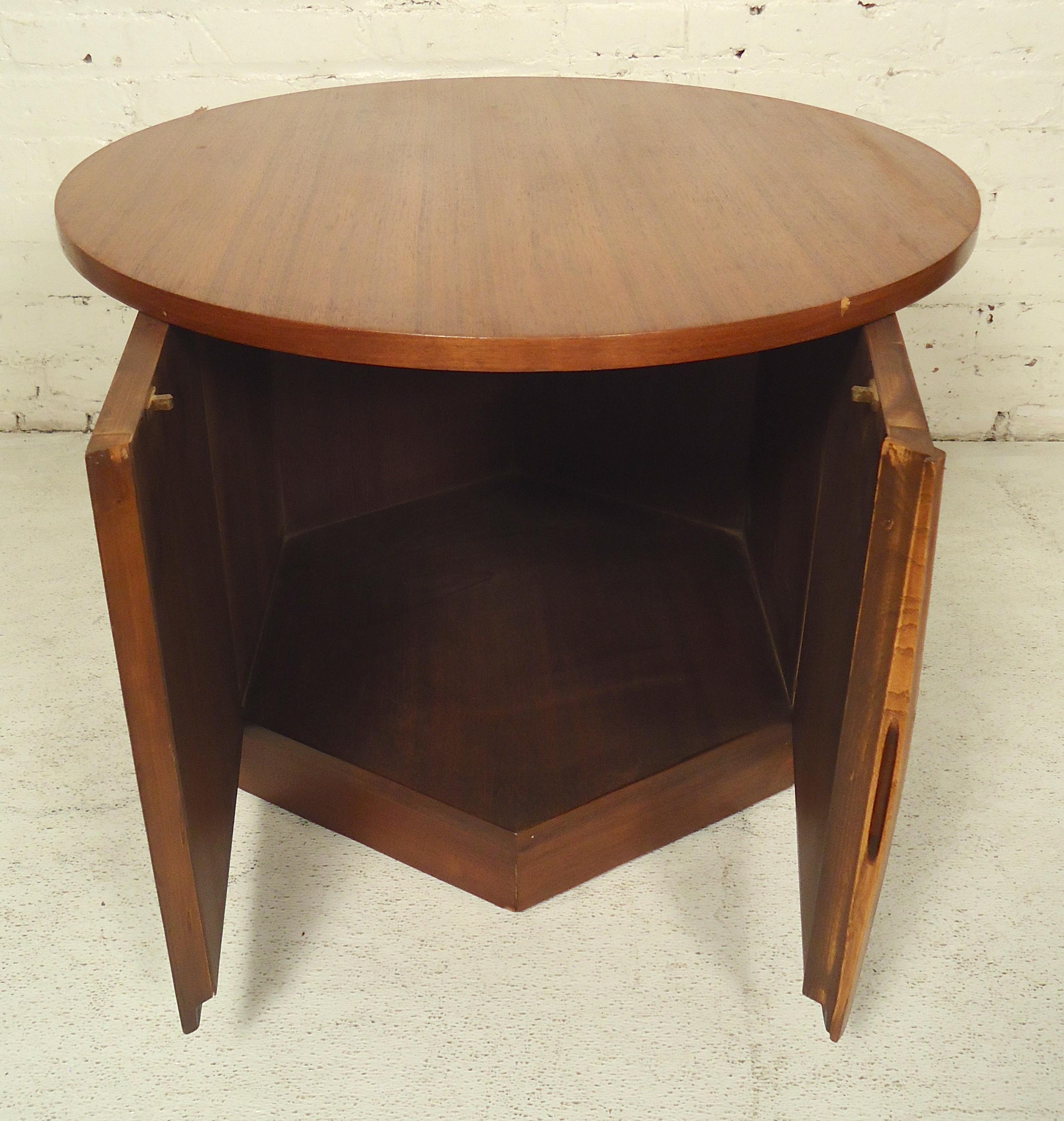 Vintage modern walnut table with storage compartment. Use as a sofa side table or nightstand.

(Please confirm item location - NY or NJ - with dealer).
   