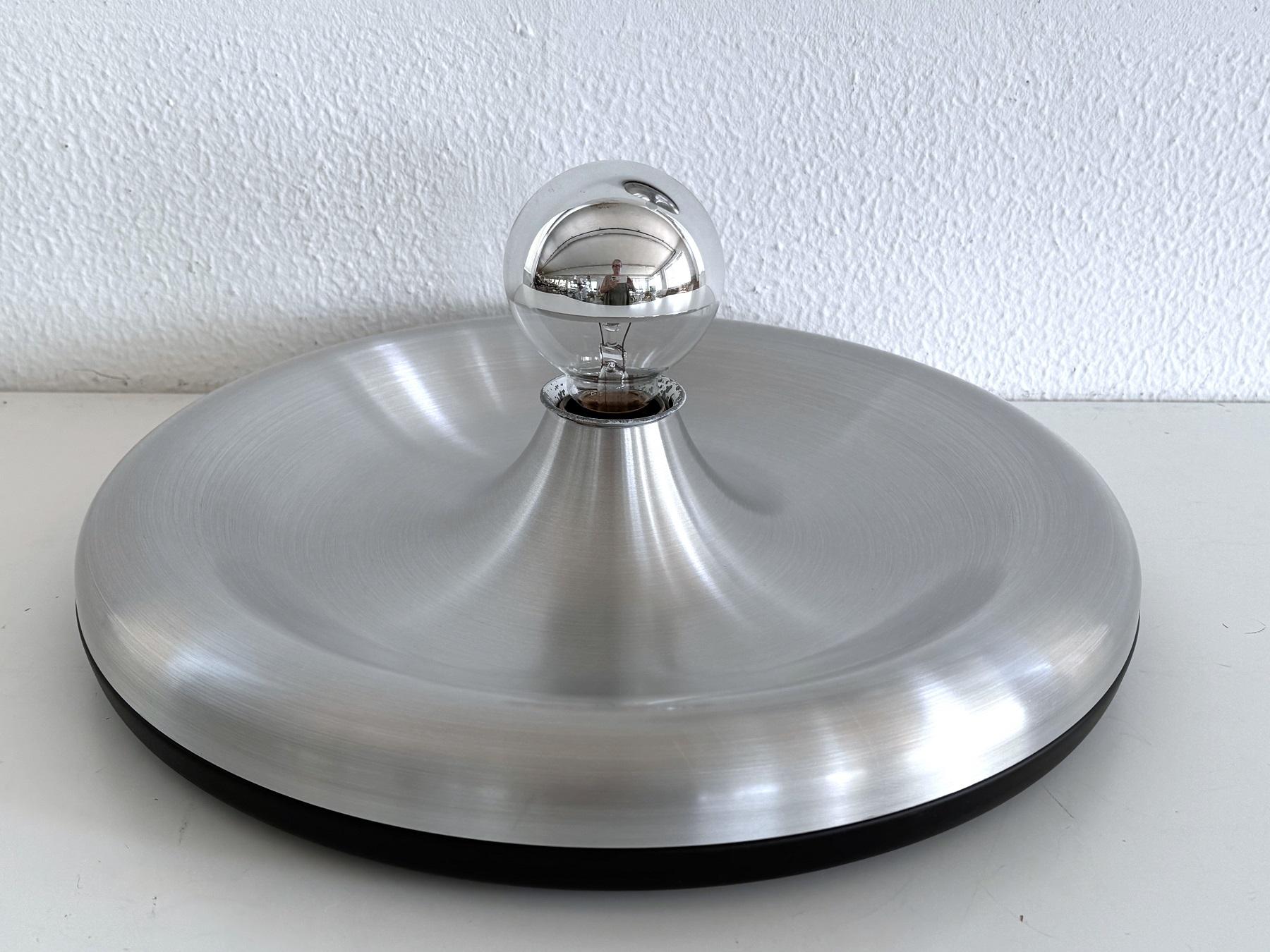 Aplique o empotrable redondo de aluminio plateado de mediados de siglo, años 70 en venta 3