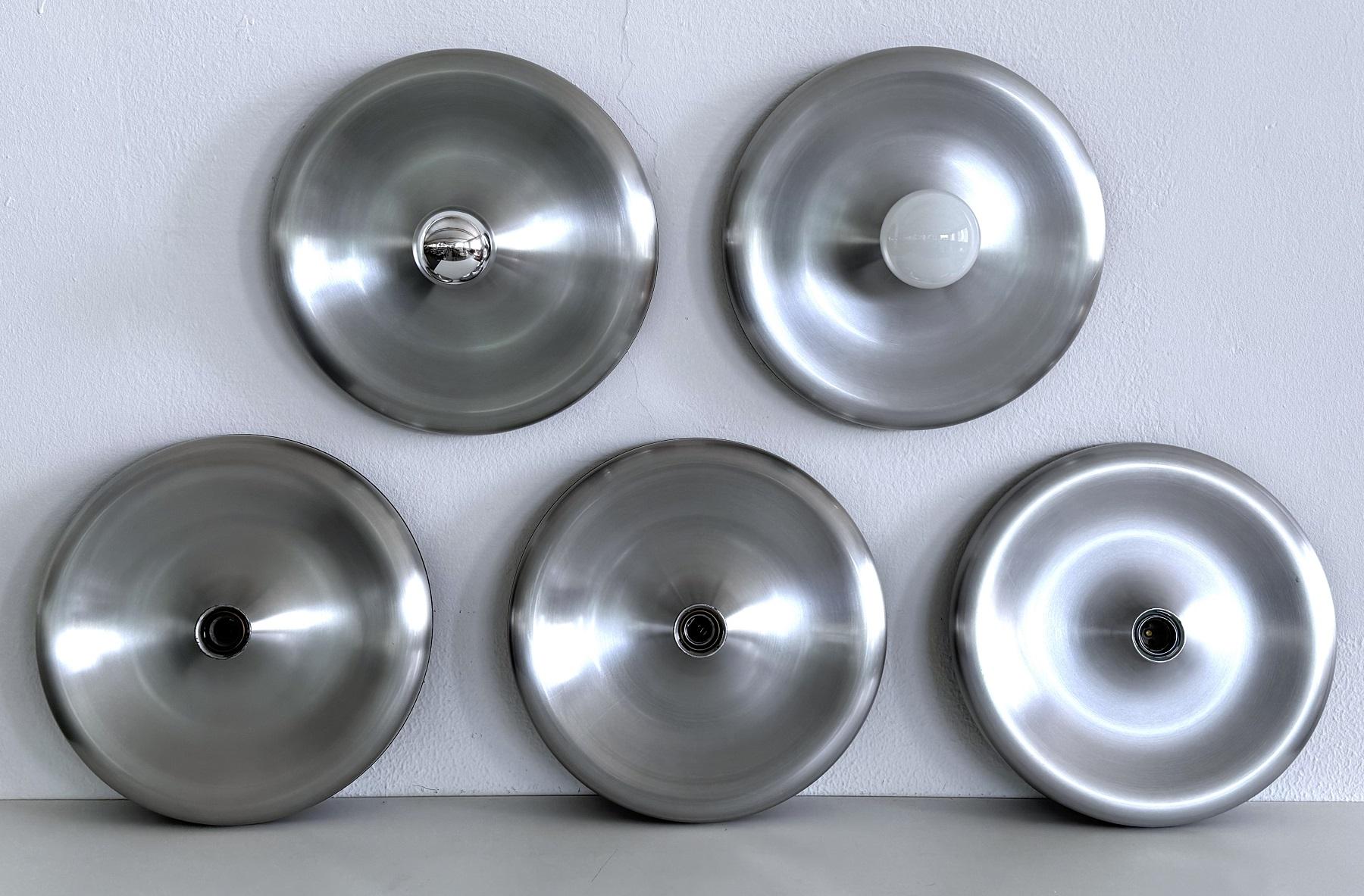Aplique o empotrable redondo de aluminio plateado de mediados de siglo, años 70 en venta 9