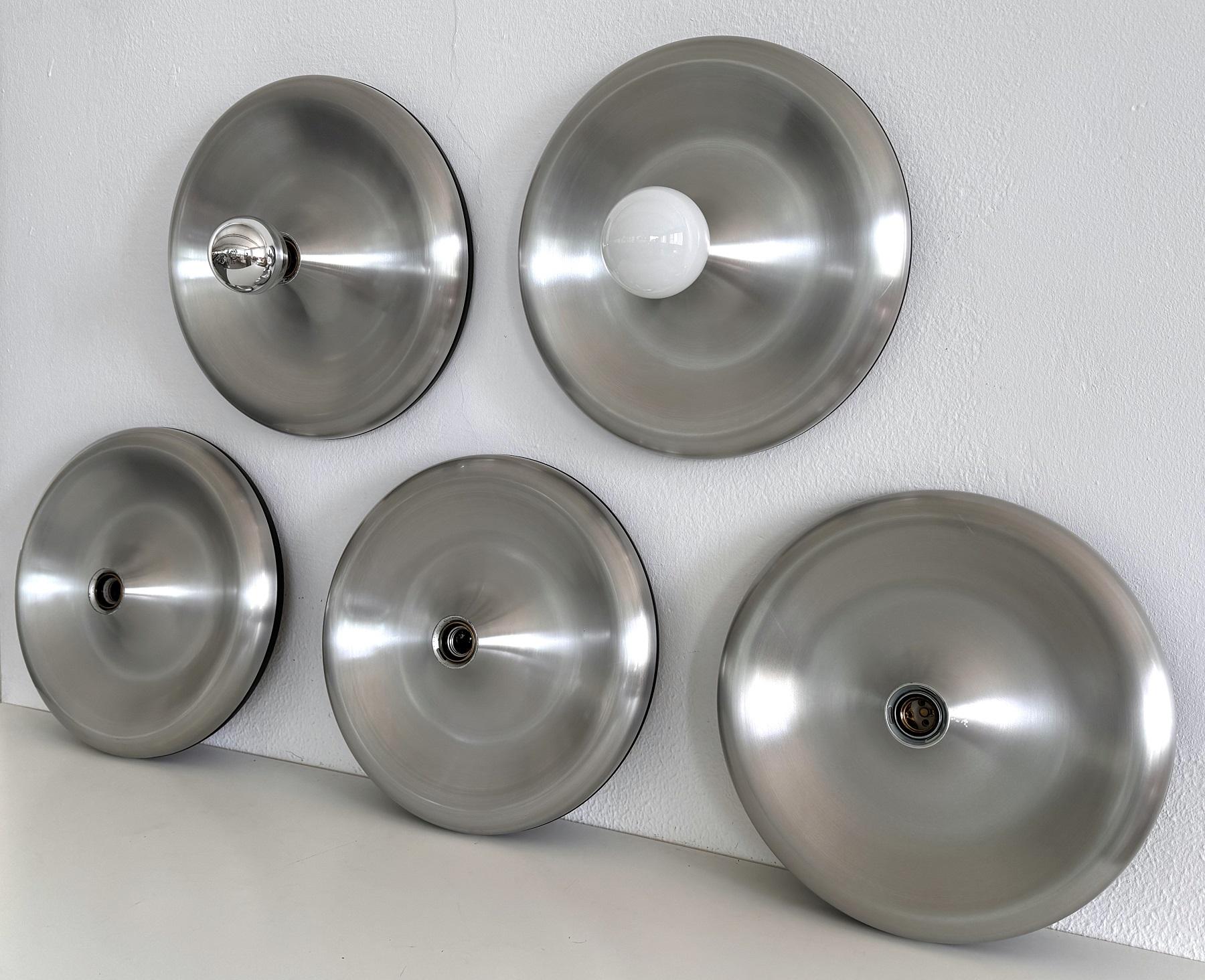Aplique o empotrable redondo de aluminio plateado de mediados de siglo, años 70 en venta 10