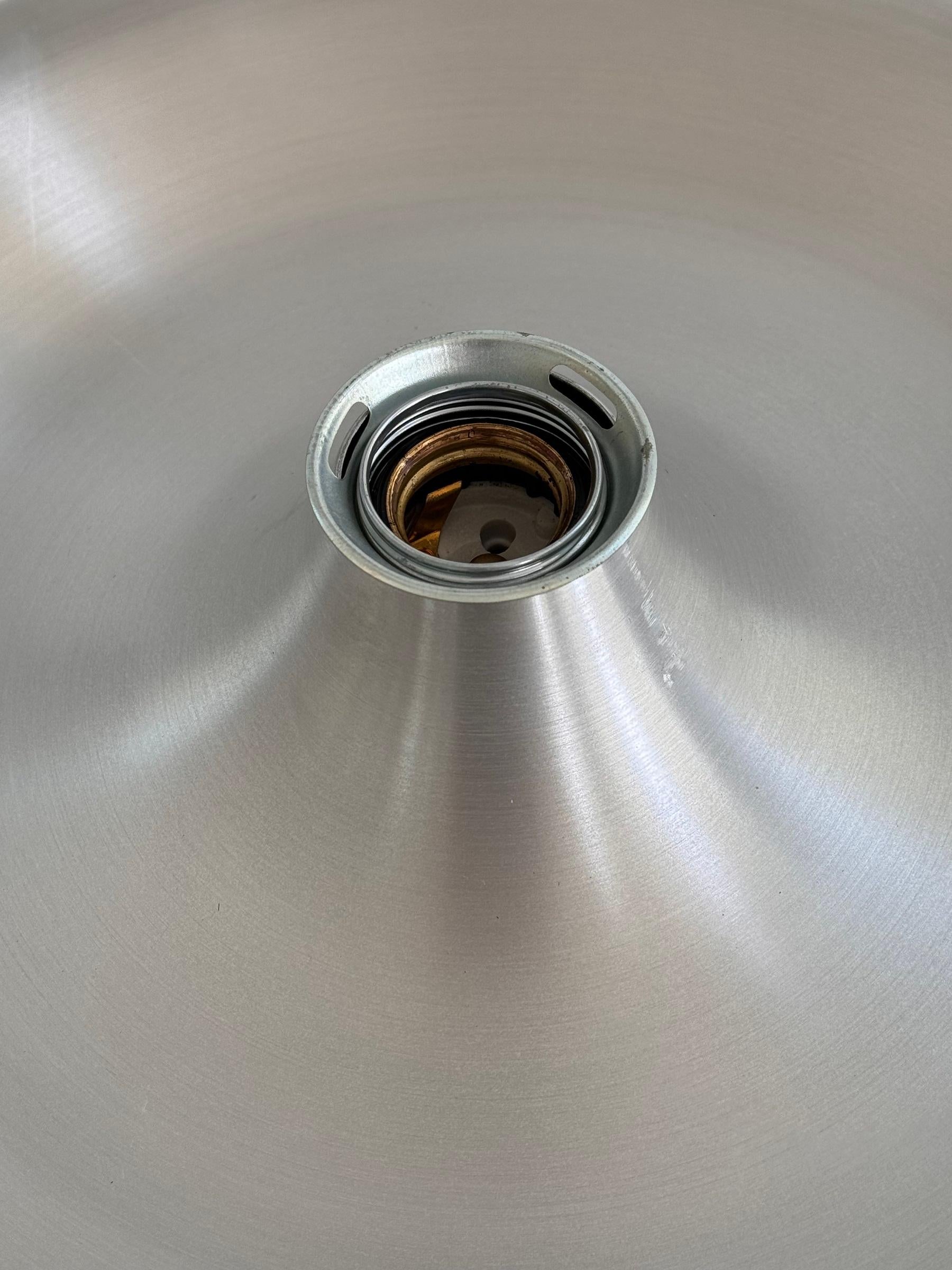 Aplique o empotrable redondo de aluminio plateado de mediados de siglo, años 70 Metal en venta