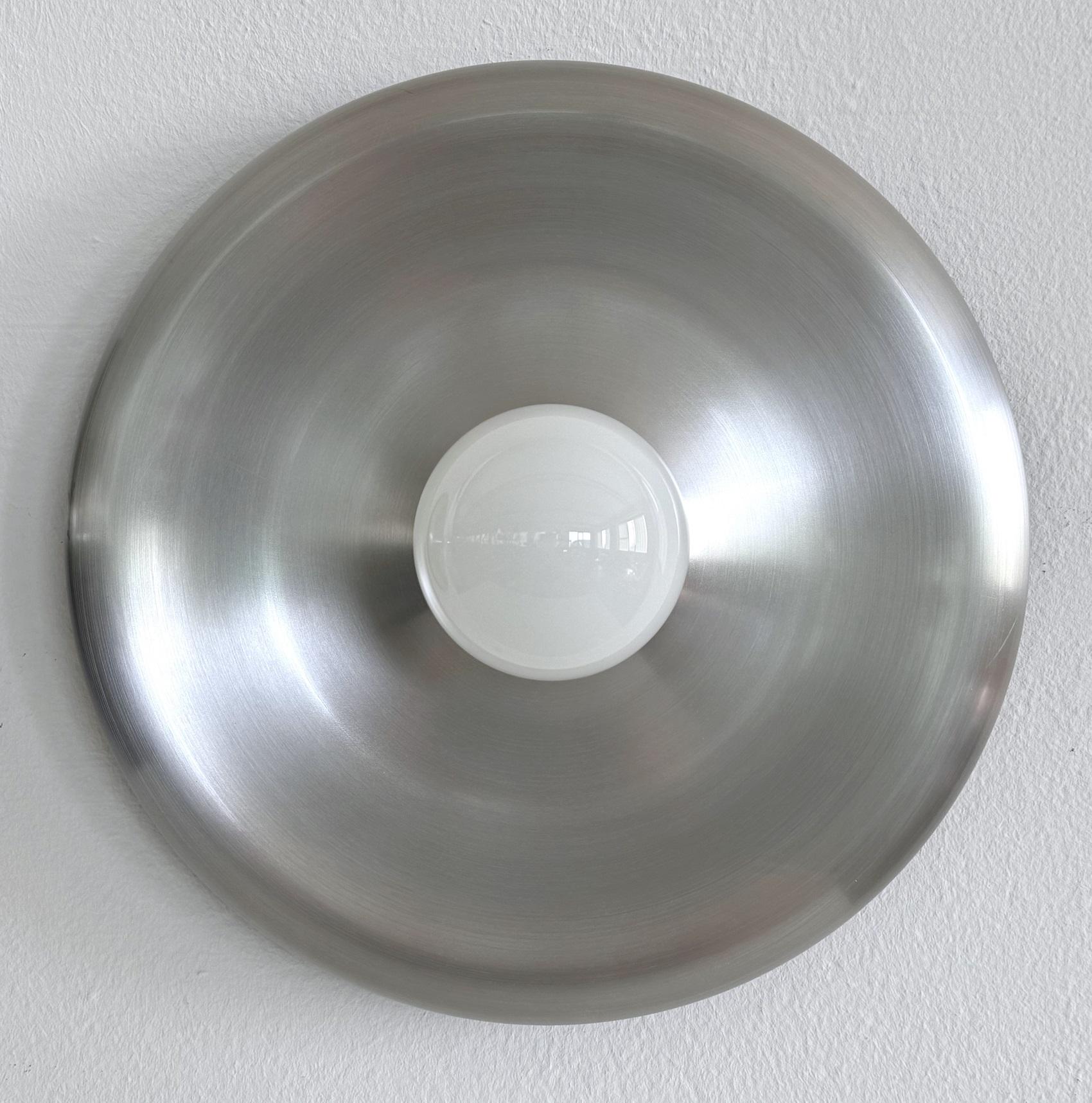 Aplique o empotrable redondo de aluminio plateado de mediados de siglo, años 70 en venta 1