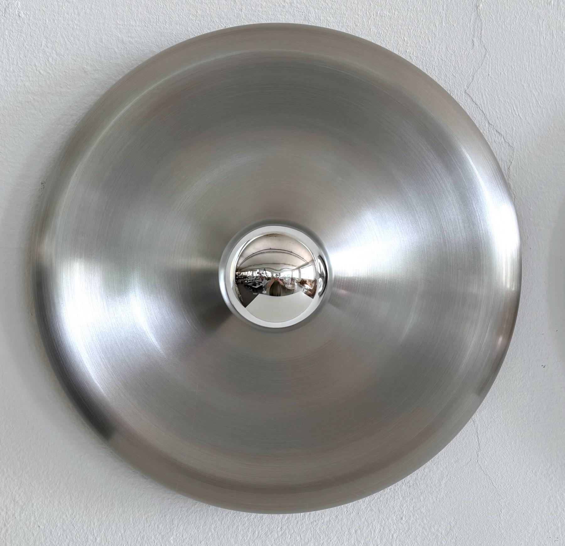 Aplique o empotrable redondo de aluminio plateado de mediados de siglo, años 70 en venta 2