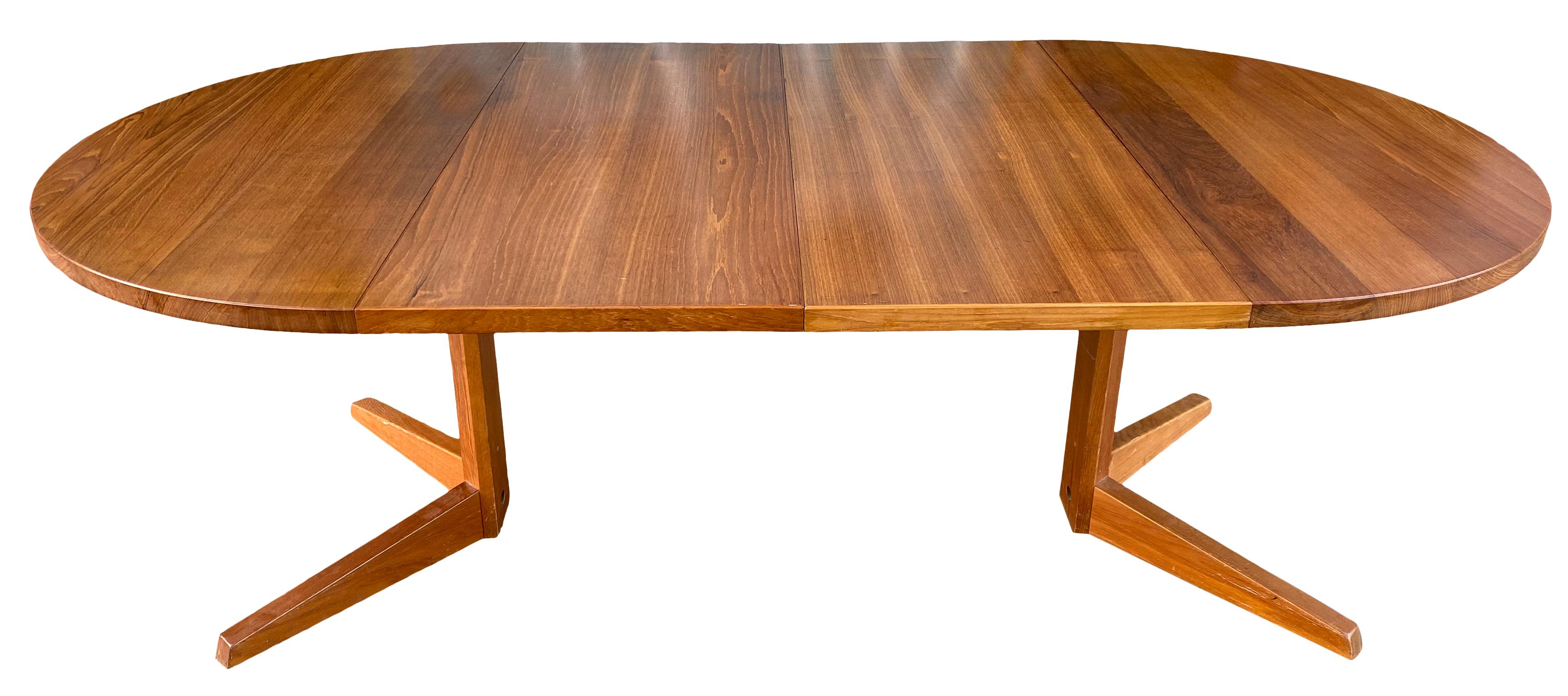Midcentury Round Solid Teak Danish Extension Dining Table by CJ Rosengaarden In Good Condition In BROOKLYN, NY