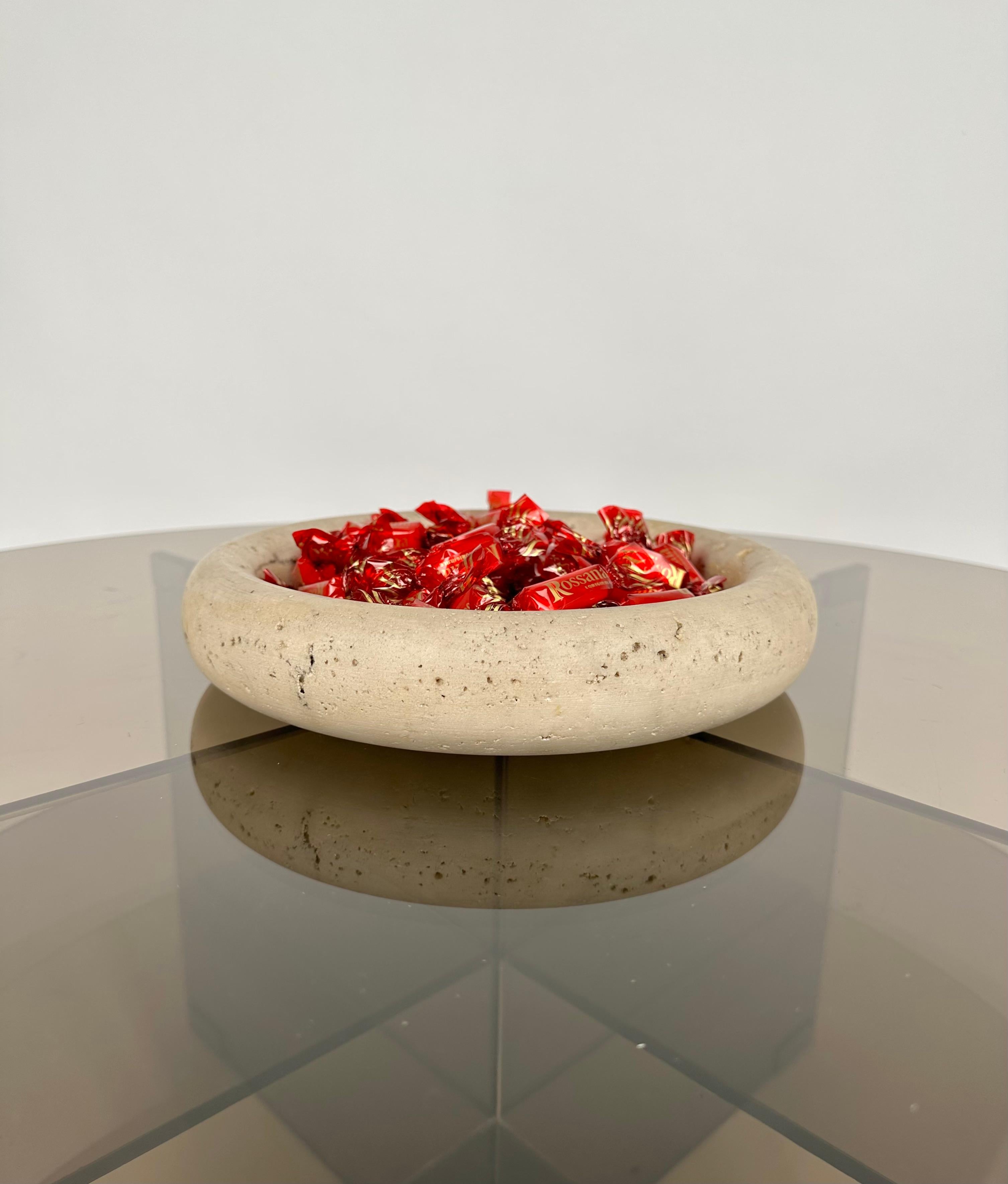 Midcentury Round Vide-Poche Dish in Travertine by Fratelli Mannelli, Italy 1970s In Good Condition For Sale In Rome, IT