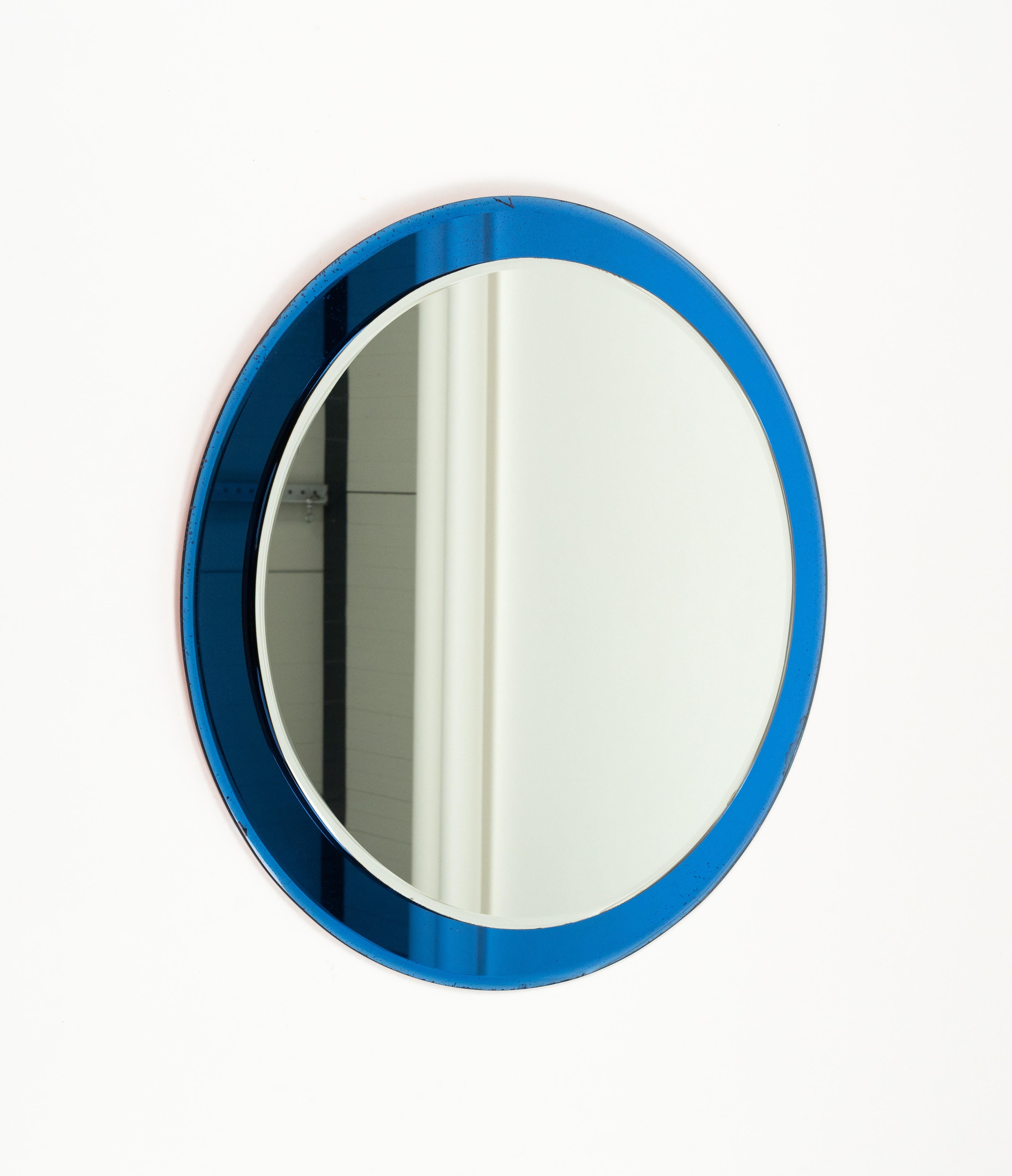 Runder Wandspiegel aus der Mitte des Jahrhunderts mit blauer Bordüre im Cristal Arte-Stil, Italien 1970er Jahre (Moderne der Mitte des Jahrhunderts) im Angebot