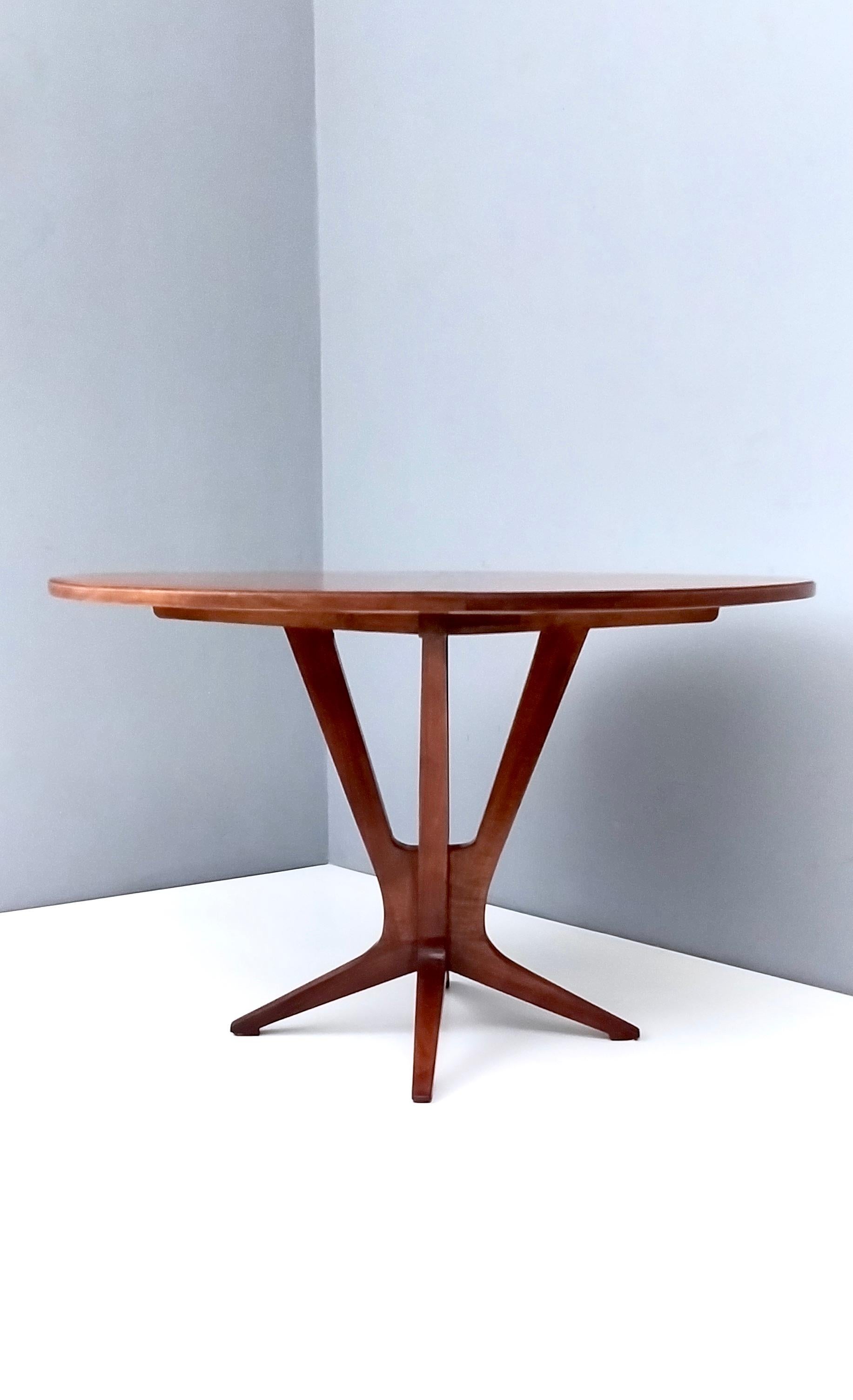 Midcentury Round Wooden Dining Table in the Style of Ico Parisi, Italy In Good Condition In Bresso, Lombardy