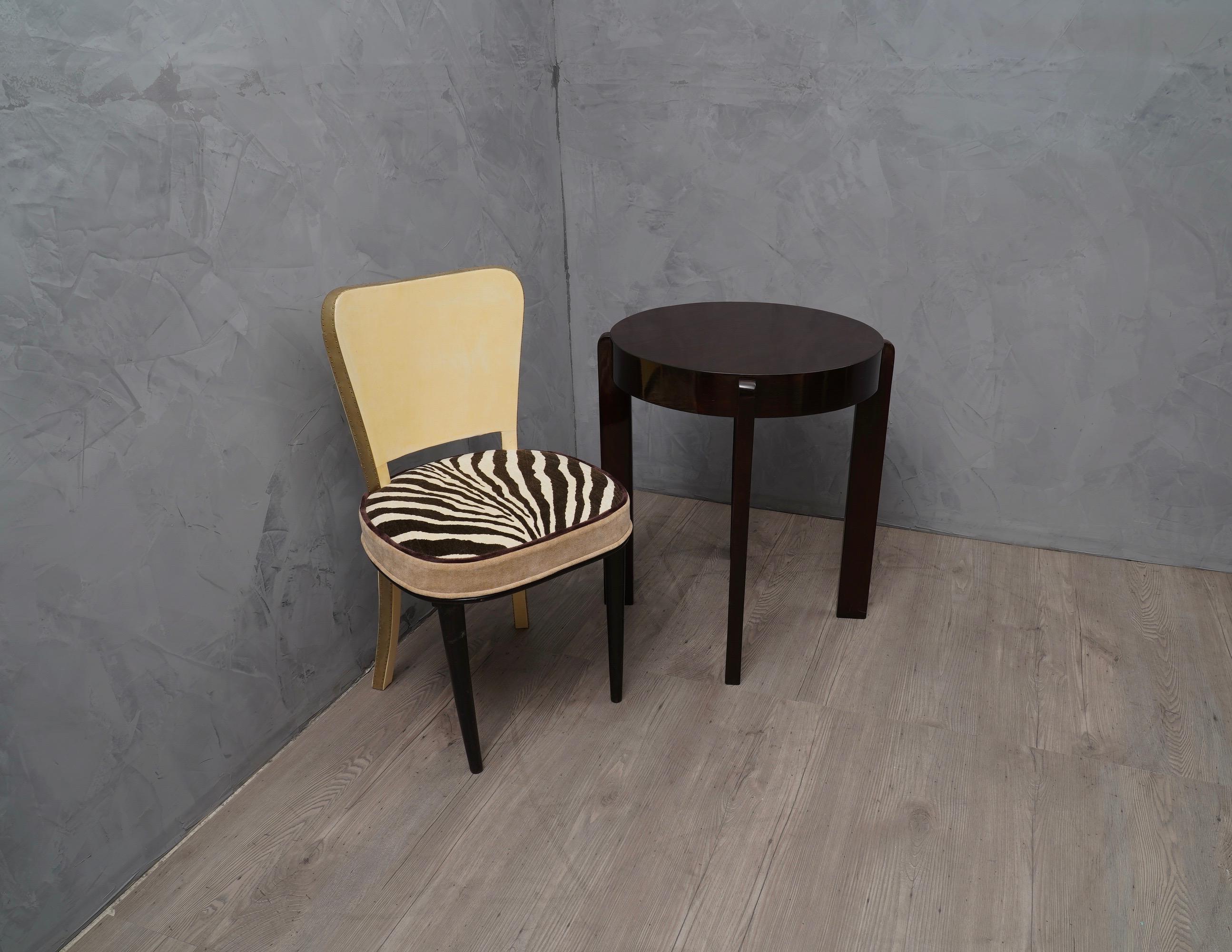 Midcentury Round Walnut Wood Stained in Dark Mahogany Side Table, 1940 In Good Condition For Sale In Rome, IT