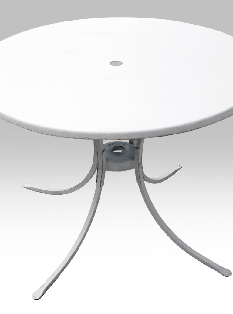 Midcentury Round White Metal Patio Table For Sale at 1stDibs