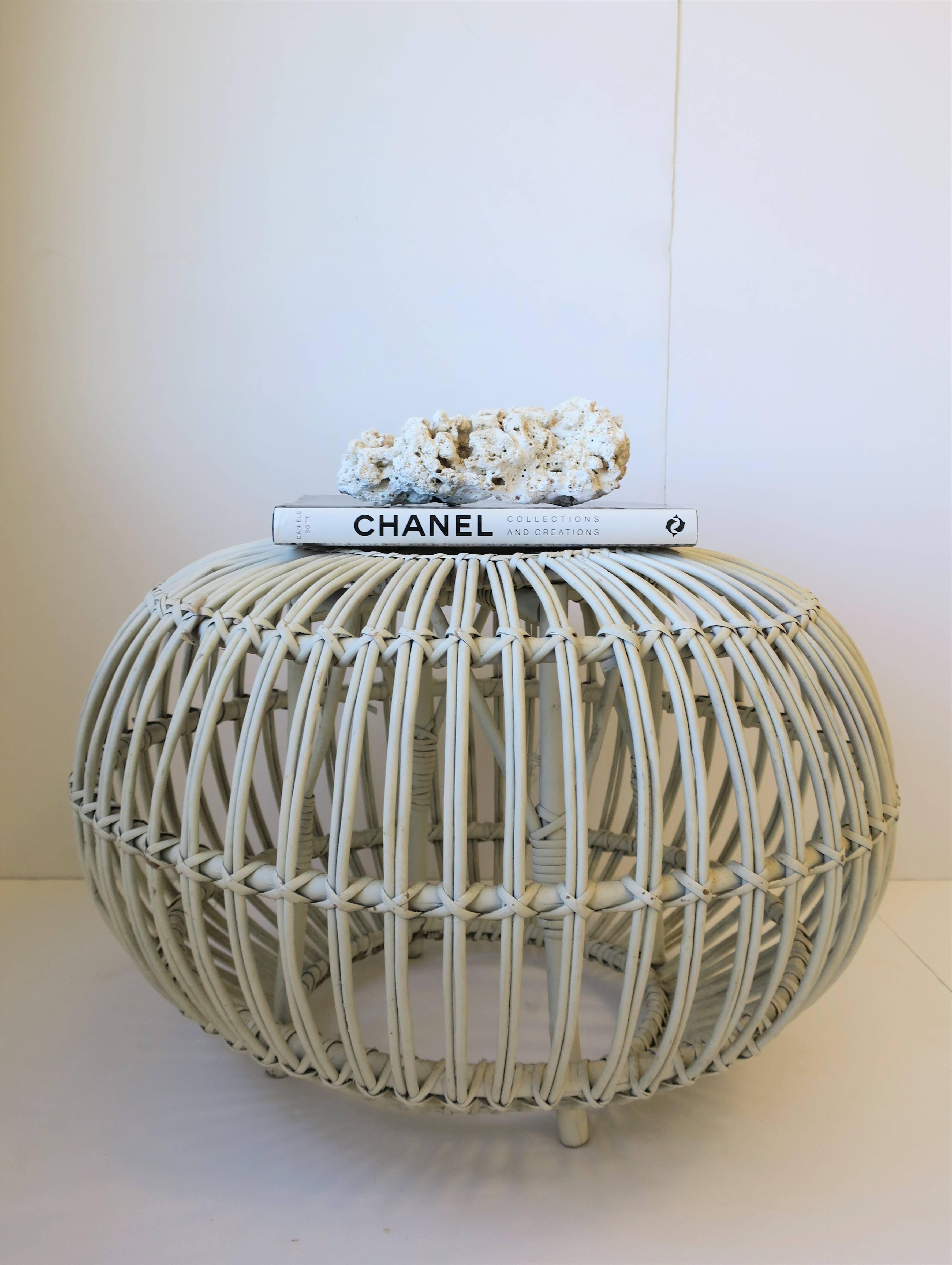 Midcentury Round White Rattan Stool or Side Table by Franco Albini In Good Condition In New York, NY