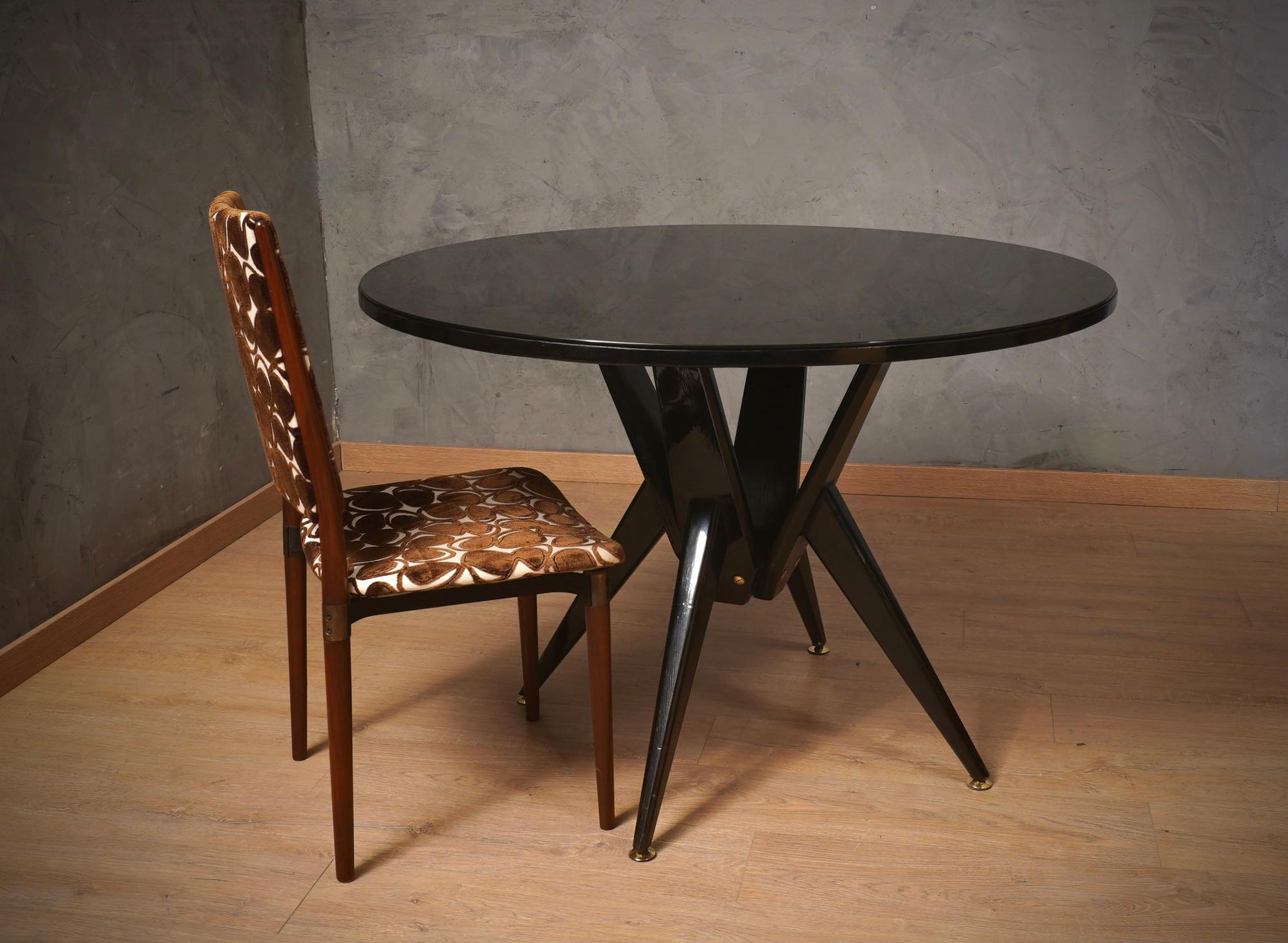 Laiton Table de salle à manger / table de centre en bois noir, verre et laiton, 1950 en vente