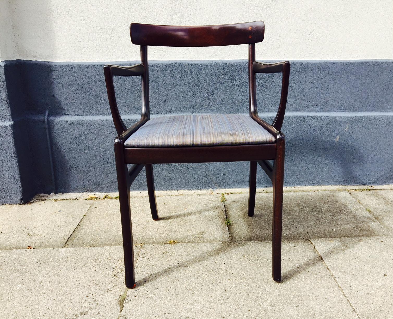 This midcentury model 'Rungstedlund' mahogany armchair was designed by Danish architect Ole Wanscher in the 1940s, and was manufactured by P. Jeppesen in the 1960s. The piece is suitable for a home office, entrance hall, or as a singlet in the