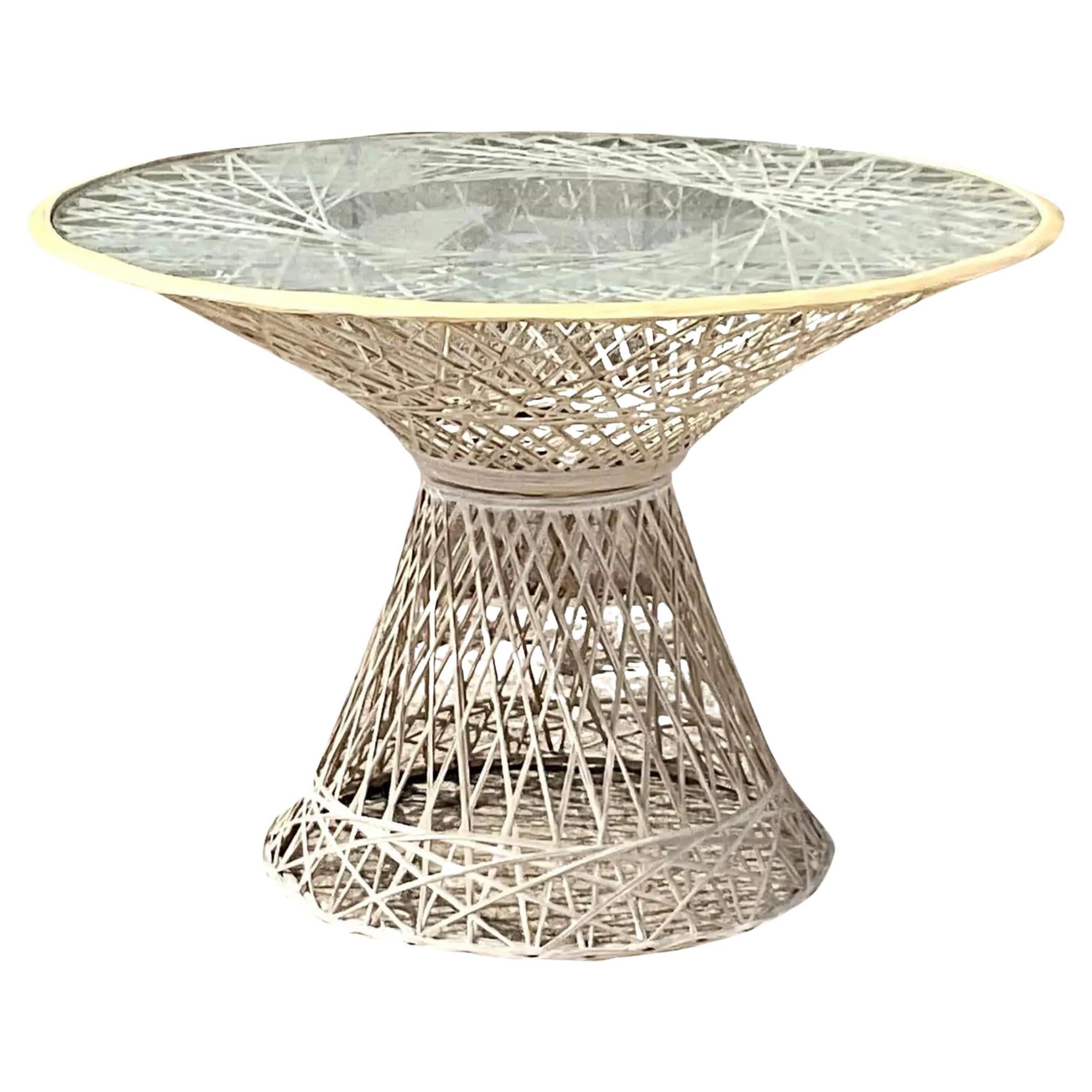 Table de salle à manger ronde en fibre de verre filée Russell Woodard, milieu de siècle