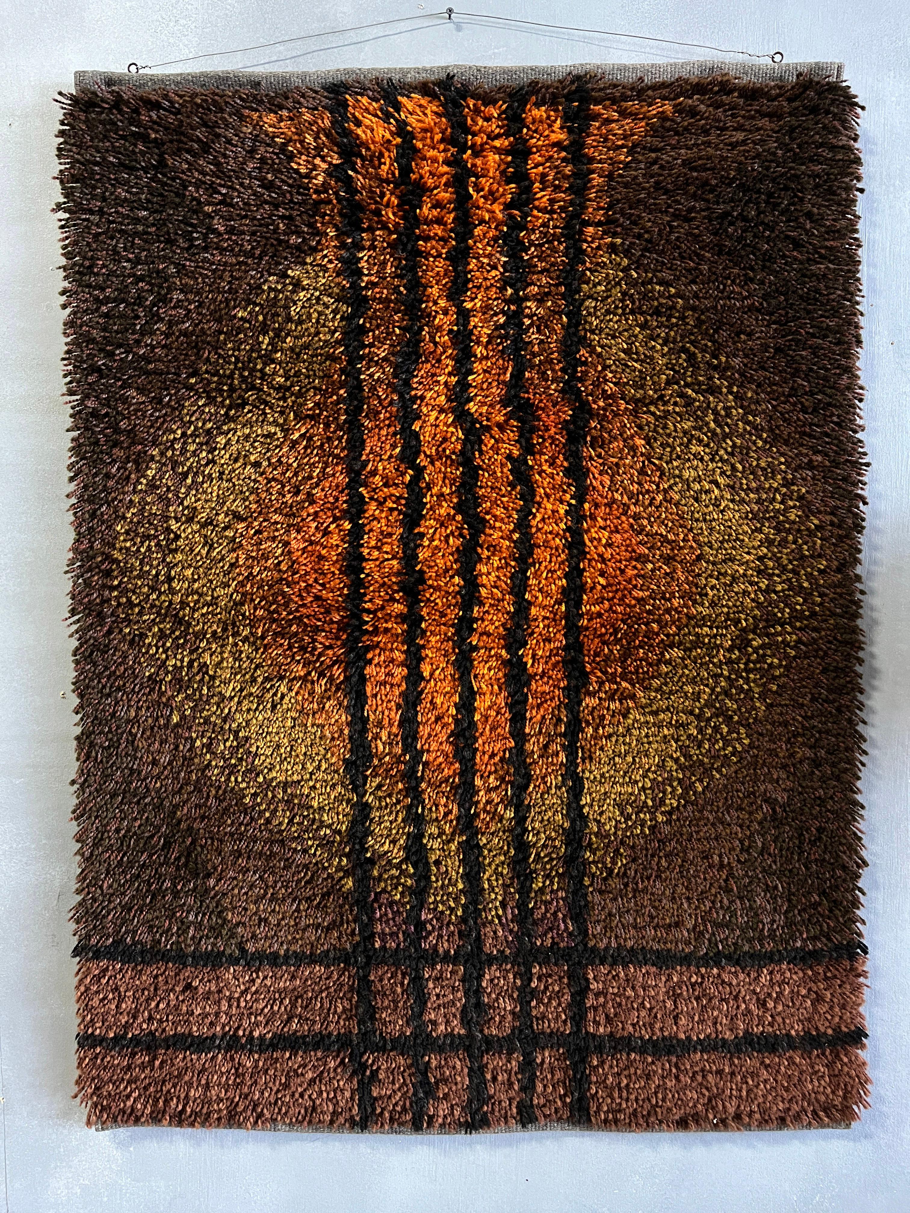 Striking Rya made with a high-quality handmade Rya weaving technique. To be used as a floor rug or a decorative wall hanging. In perfect condition, ready to hang. Sweden, circa 1960.