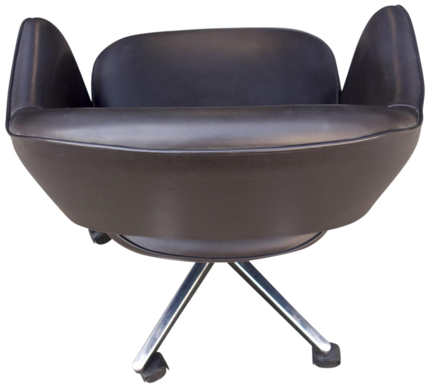 Midcentury Saarinen Executive Armchair for Knoll  In Good Condition In BROOKLYN, NY