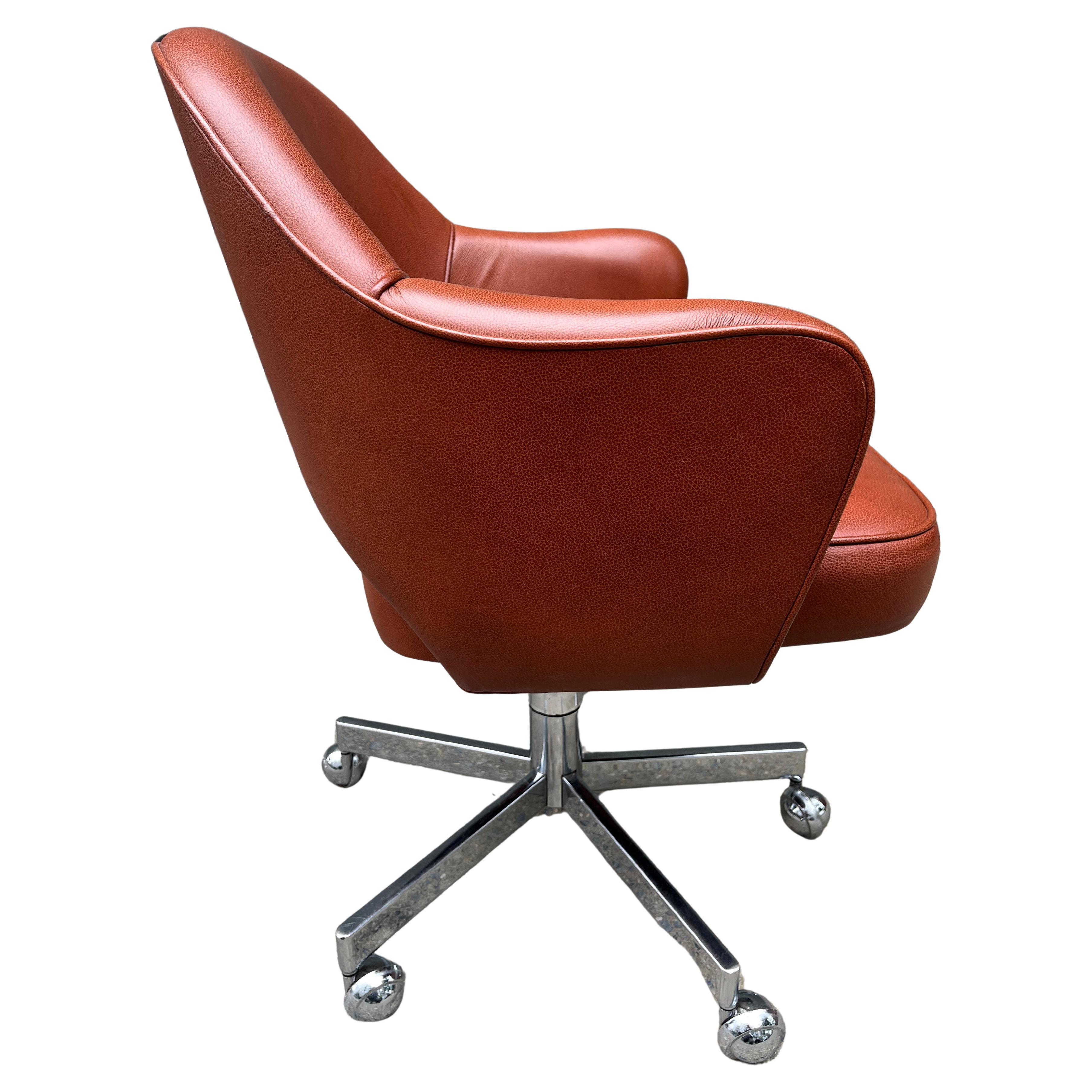 Midcentury Saarinen Executive Chairs for Knoll In Good Condition For Sale In BROOKLYN, NY