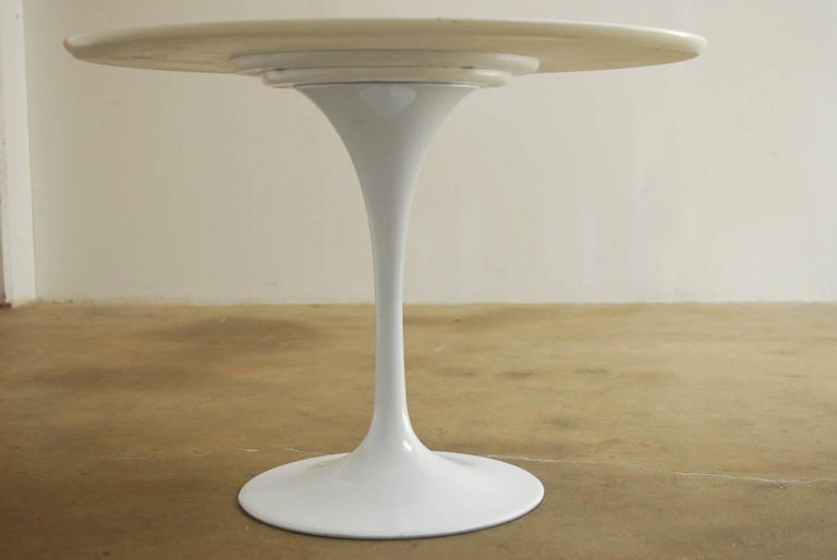 Midcentury Saarinen Style White Tulip Table at 1stDibs