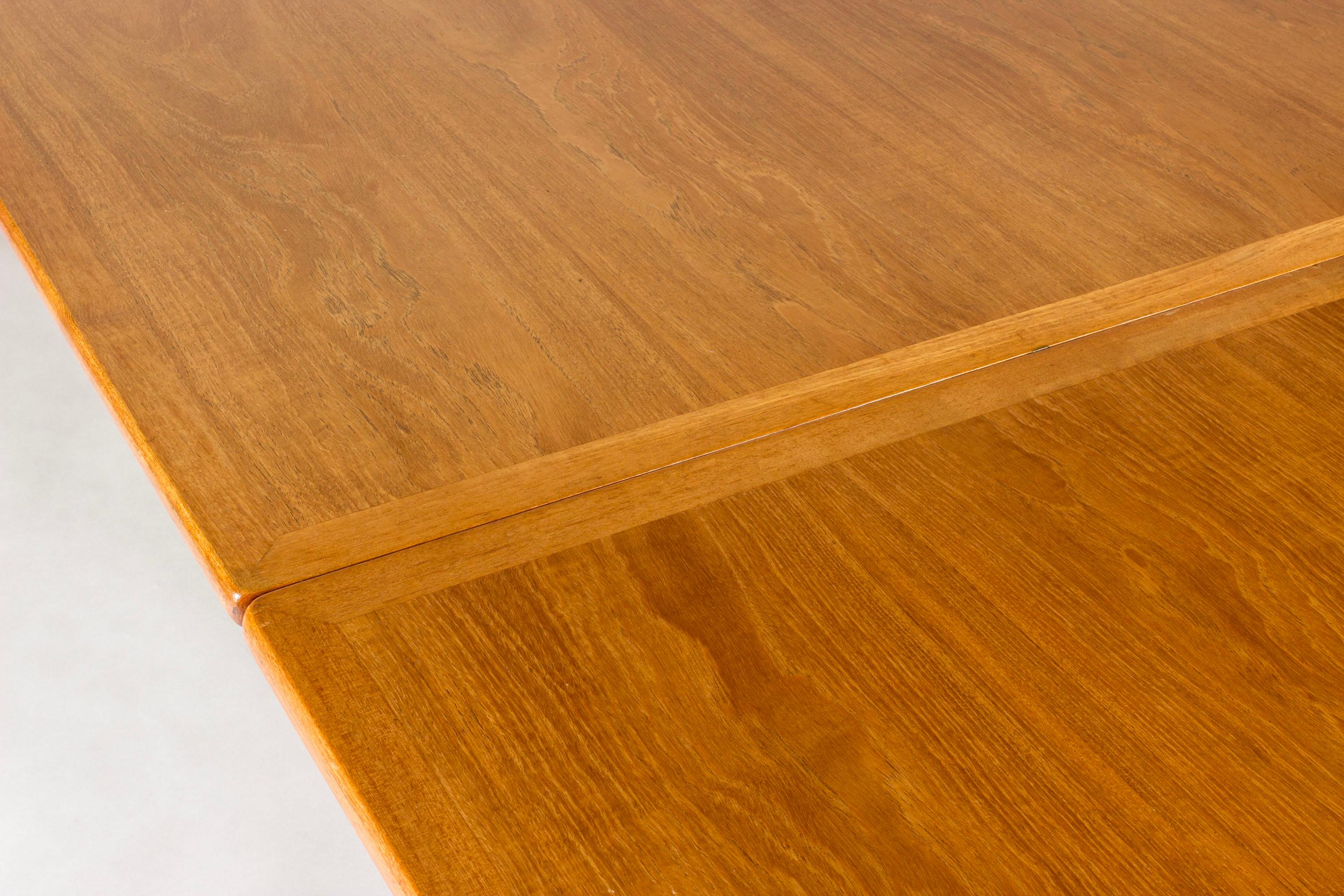 Table de salle à manger à pieds de sabre de Hans J. Wegner, Danemark, années 1960 en vente 3
