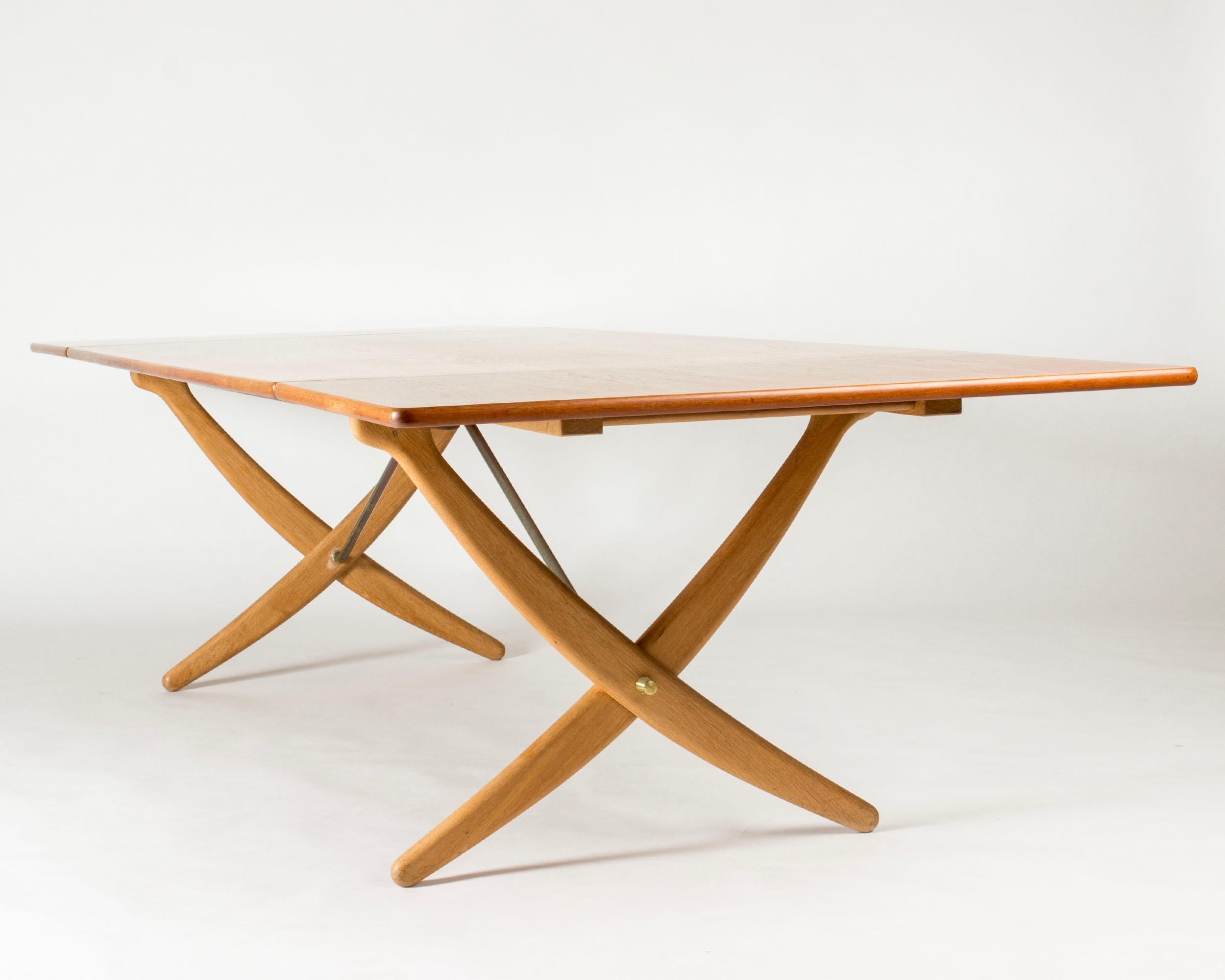 Table de salle à manger à pieds de sabre de Hans J. Wegner, Danemark, années 1960 Bon état - En vente à Stockholm, SE