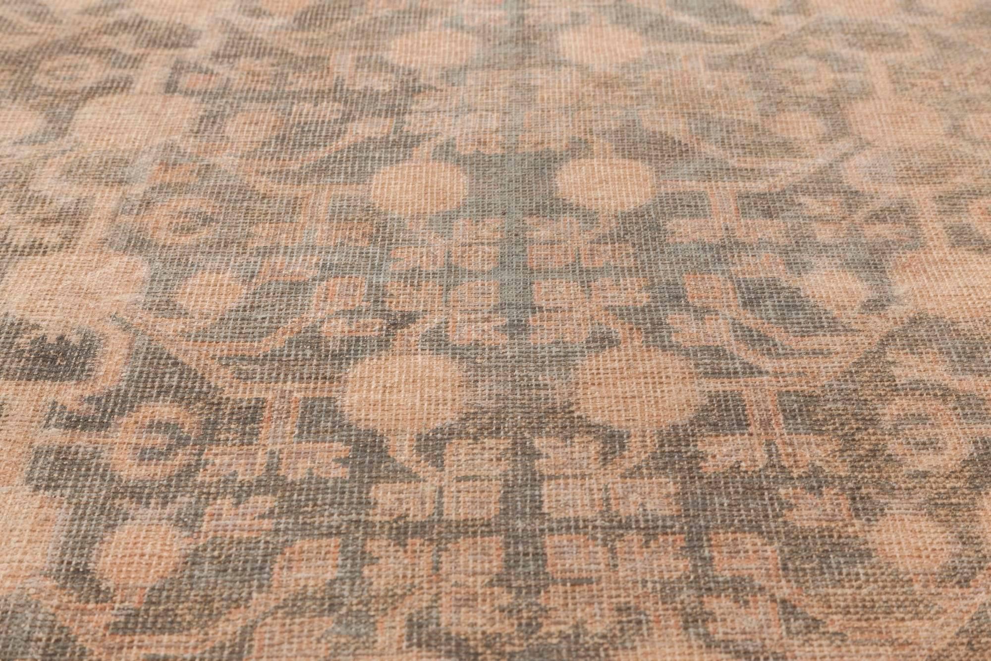Tapis en laine nouée à la main Samarkand du milieu du siècle dernier.
Taille : 7'9