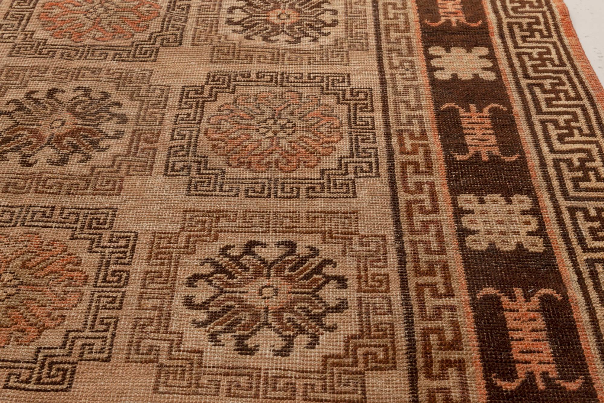 Mid-20th century Samarkand beige, brown and orange handmade wool rug.
Size: 4'6
