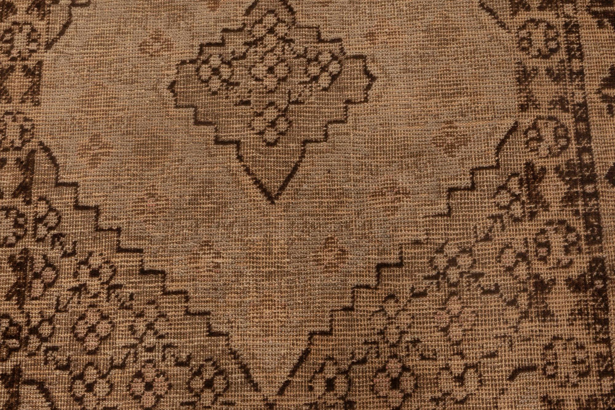 Midcentury Samarkand handmade wool rug in beige and brown.
Size: 3'9