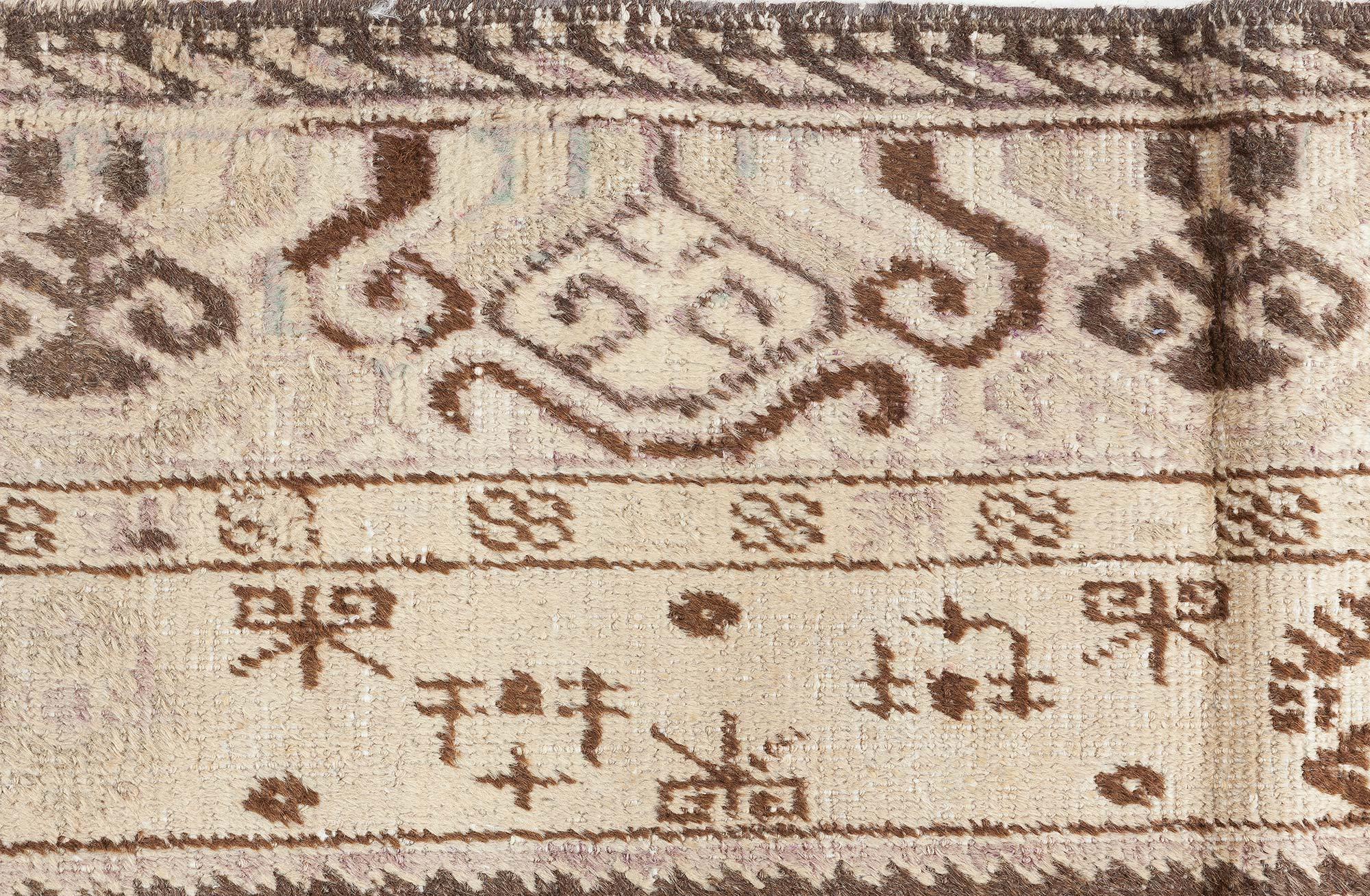 Handgewebter Samarkand-Wollteppich Doris Leslie Blau aus der Mitte des Jahrhunderts im Zustand „Gut“ im Angebot in New York, NY
