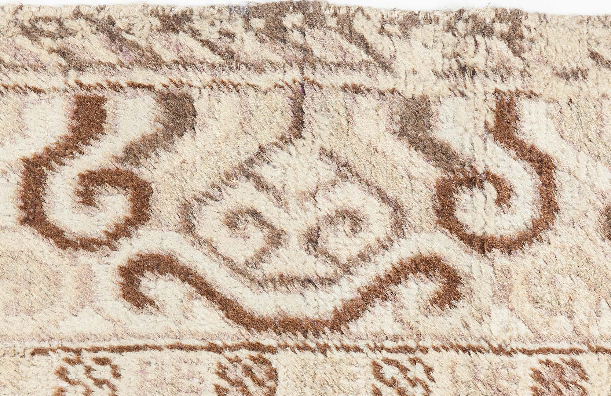 Handgewebter Samarkand-Wollteppich Doris Leslie Blau aus der Mitte des Jahrhunderts (Wolle) im Angebot