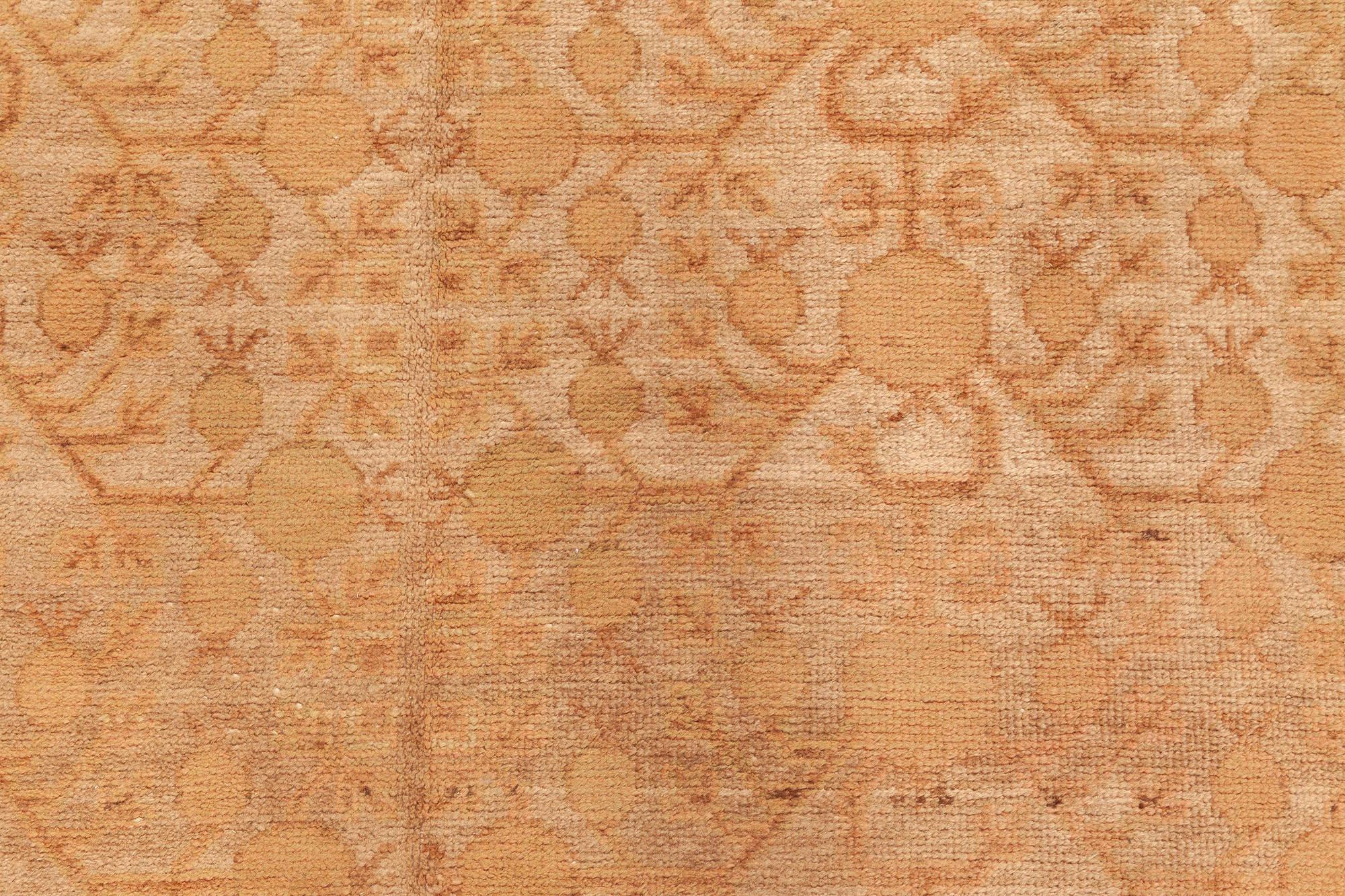 Mid-20th century Samarkand handwoven wool rug
Size: 5'9