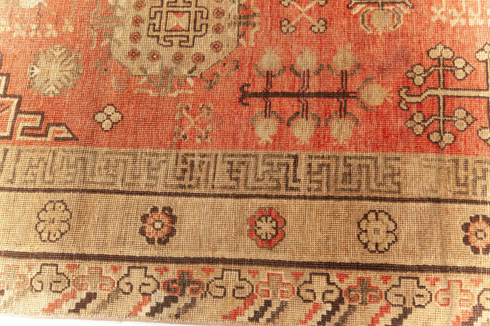Doris Leslie Blau Midcentury Samarkand Rot Handgefertigter Wollteppich (Handgewebt) im Angebot
