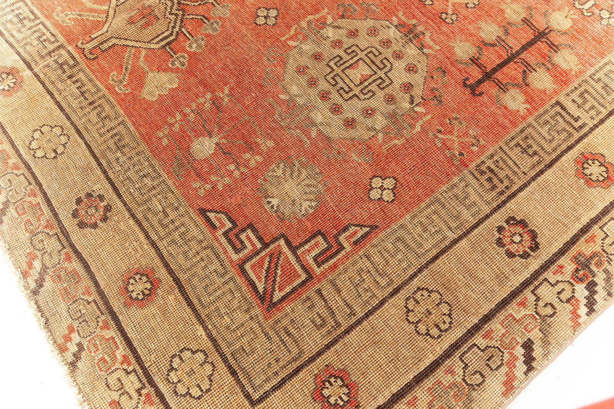 Doris Leslie Blau Midcentury Samarkand Rot Handgefertigter Wollteppich im Zustand „Gut“ im Angebot in New York, NY