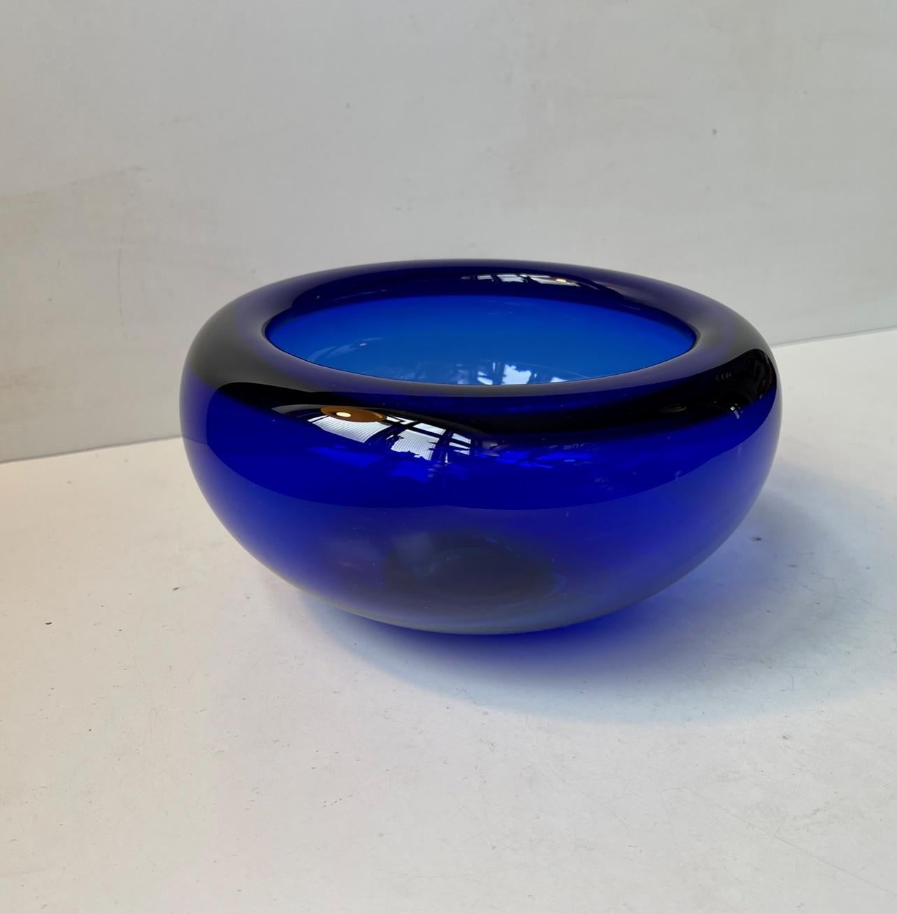 Midcentury Sapphire Blue Holmegaard Glass Bowl by Per Lütken For Sale 1