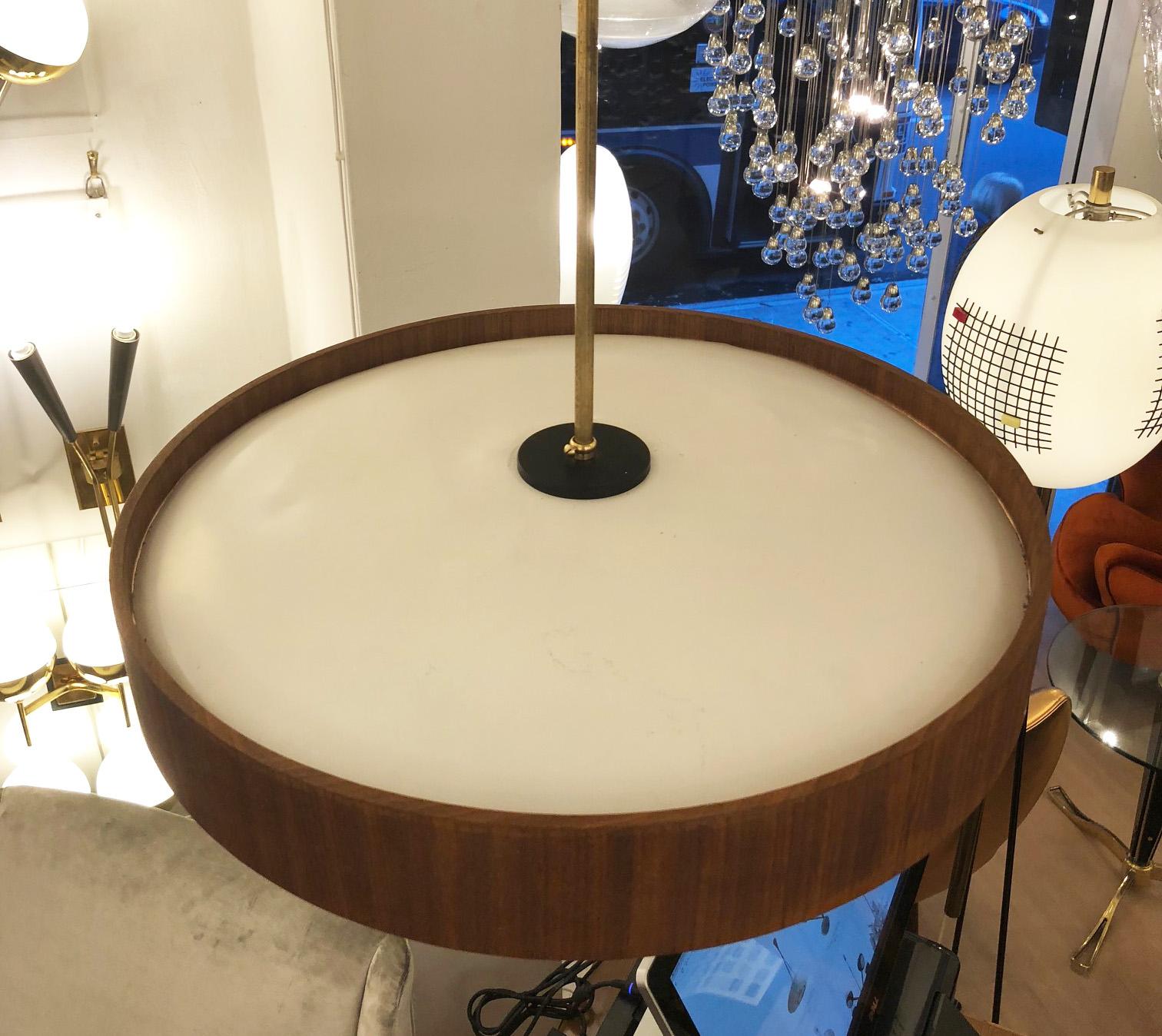 Midcentury Saucer Chandelier with Wood Ring (Italienisch)