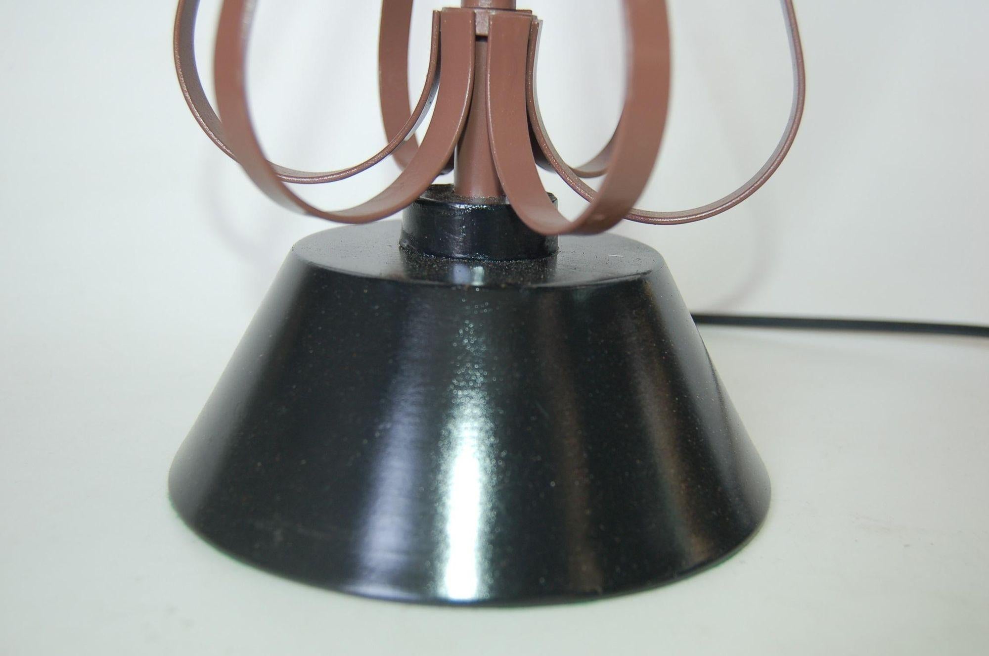 Midcentury Scalloped Steel and Brass Table Lamp For Sale 1