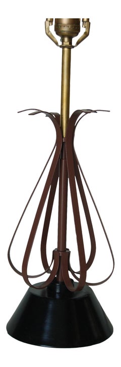 Lampada da tavolo smerlata in acciaio e ottone del Medioevo