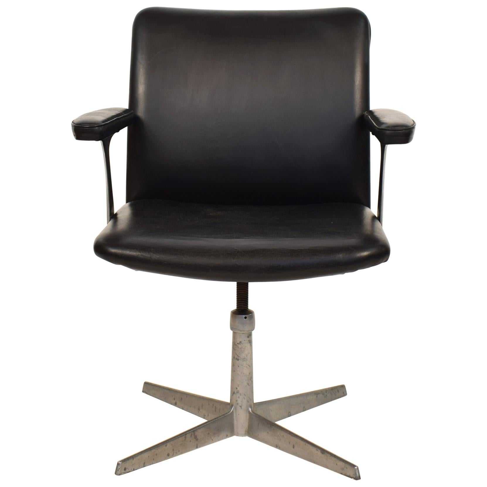 Midcentury Scandinavian Armchair in Black Leather and Aluminum, circa 1970 For Sale