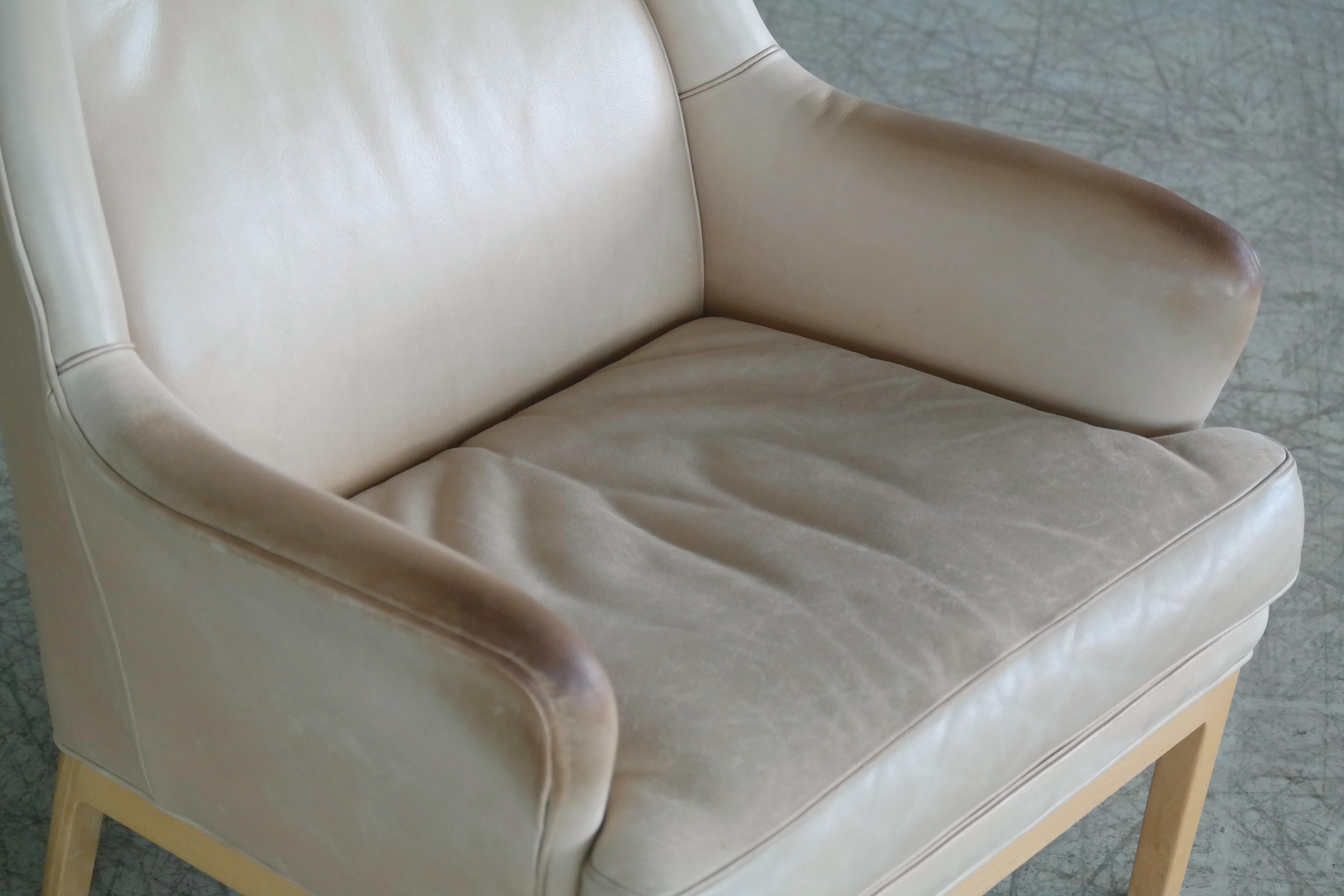 Chaise longue scandinave à haut dossier en cuir fauve usé Arne Norells du milieu du siècle dernier Bon état - En vente à Bridgeport, CT