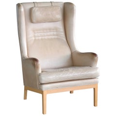 Sedia da salotto con schienale alto di Arne Norells, in pelle consumata, del Medioevo Scandinavo