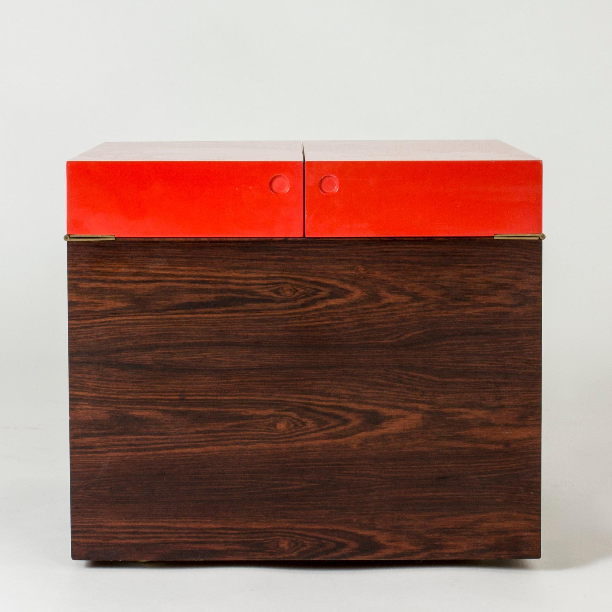 Amazing cubical bar cabinet on wheels by Sven Engström and Gunnar Myrstrand. Made from rosewood with the upper part lacquered red. Inside with compartments, removable tray.